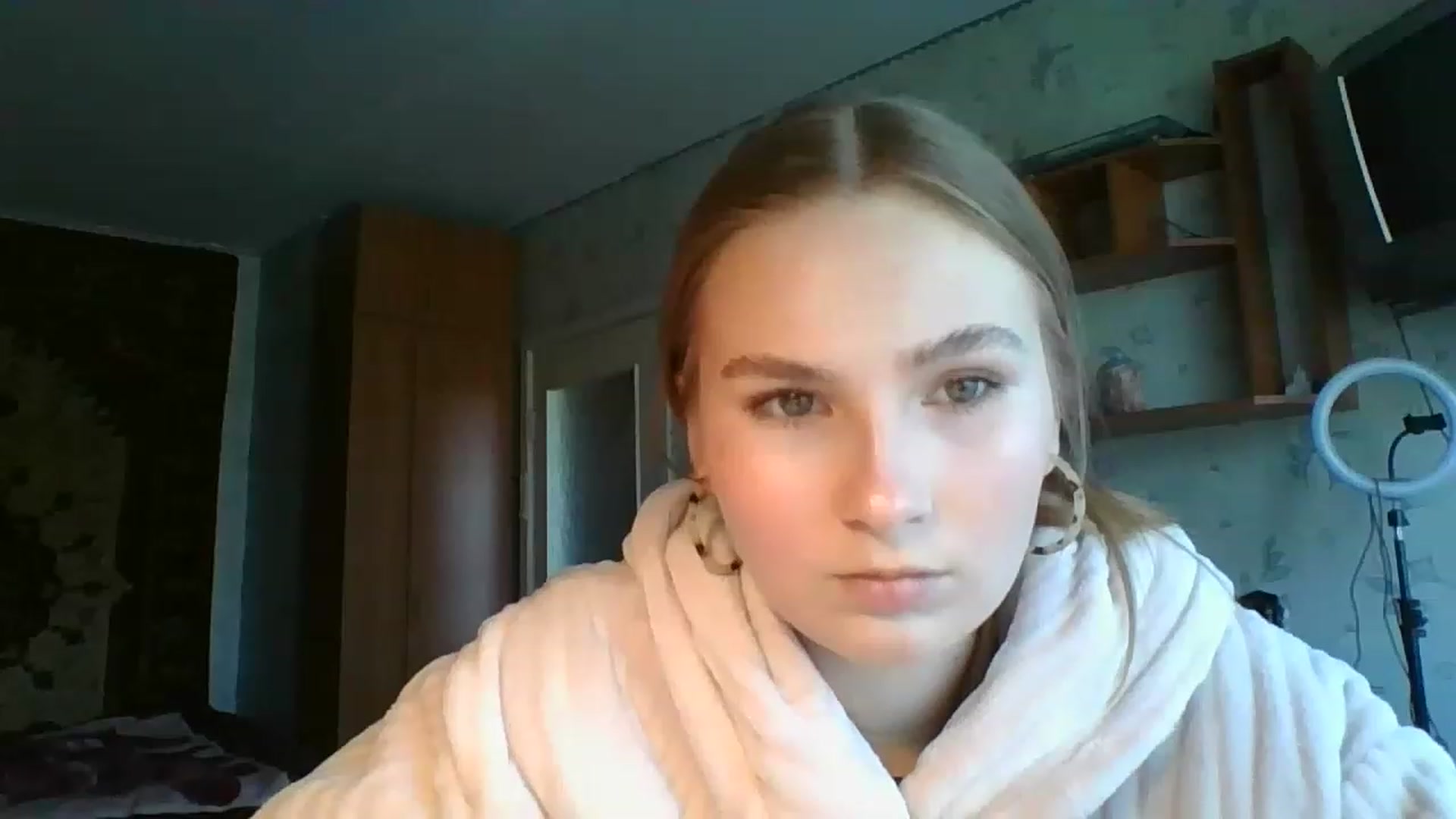 Gallery image thumbnail from Crystal_Crown's myfreecams stream on, 04/17/2023, 09:51 image 7 of 20
