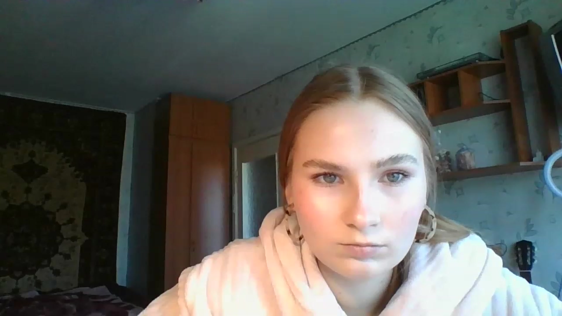 Gallery image thumbnail from Crystal_Crown's myfreecams stream on, 04/17/2023, 09:51 image 18 of 20
