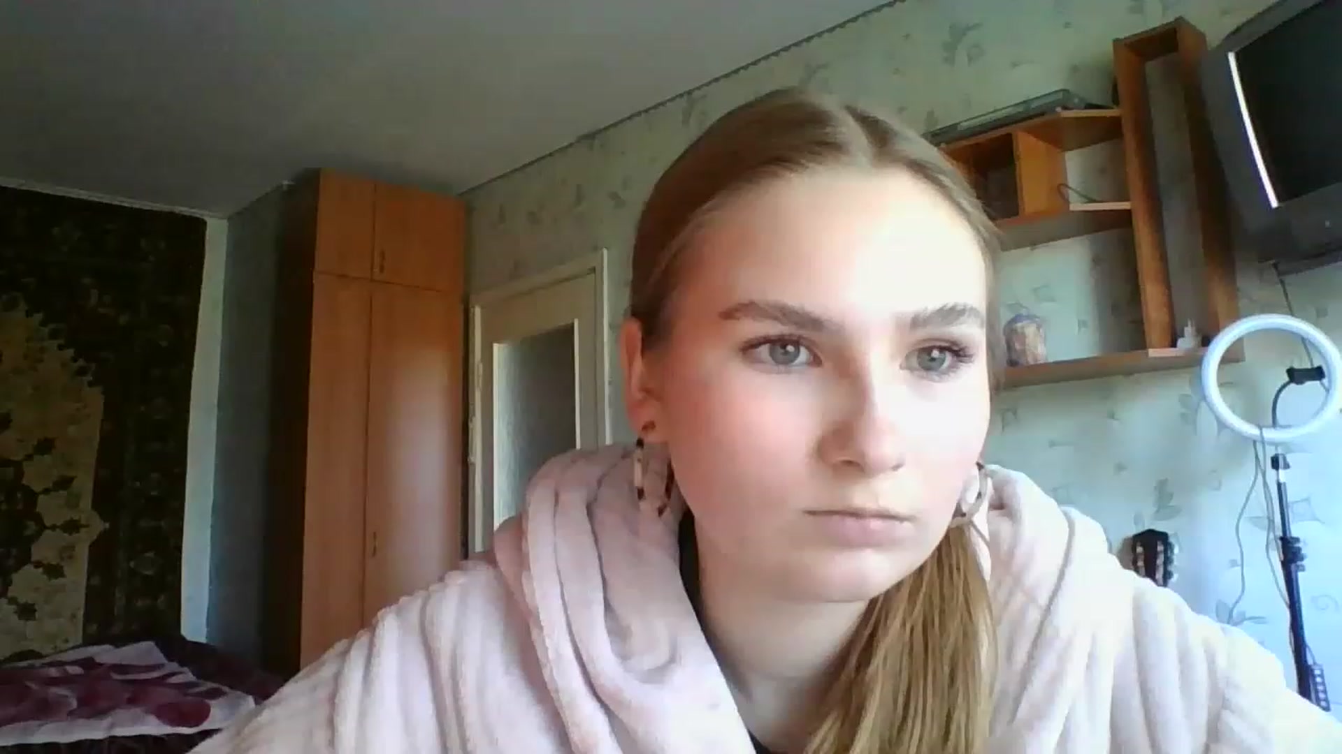 Gallery image thumbnail from Crystal_Crown's myfreecams stream on, 04/17/2023, 12:30 image 19 of 20