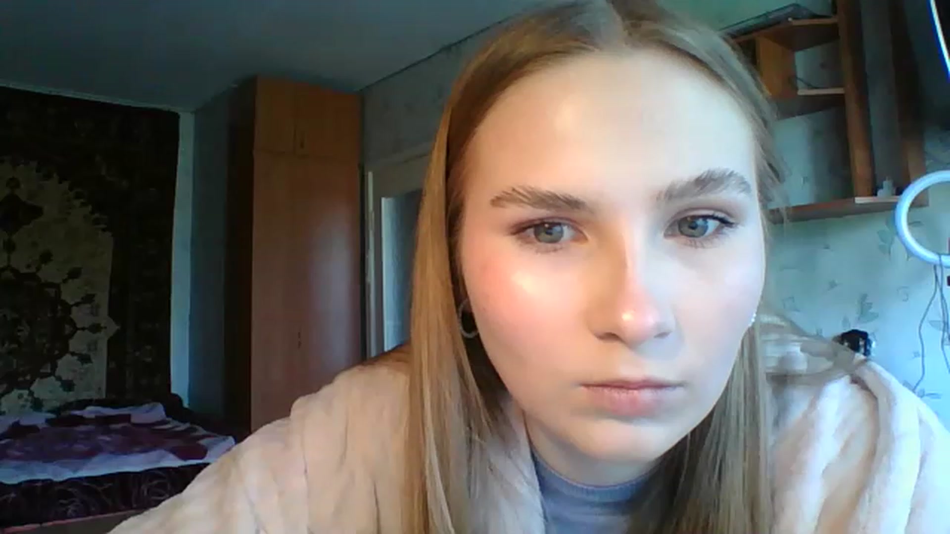 Gallery image thumbnail from Crystal_Crown's myfreecams stream on, 04/18/2023, 10:32 image 6 of 20