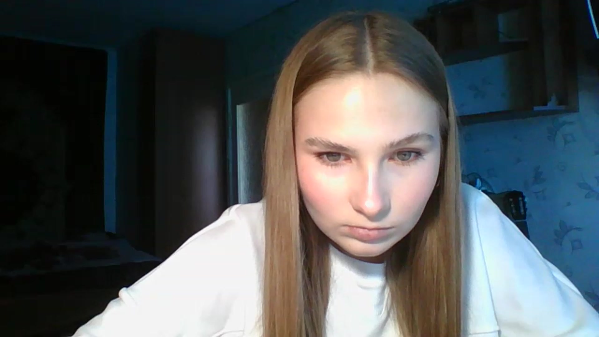 Gallery image thumbnail from Crystal_Crown's myfreecams stream on, 05/01/2023, 12:51 image 9 of 20