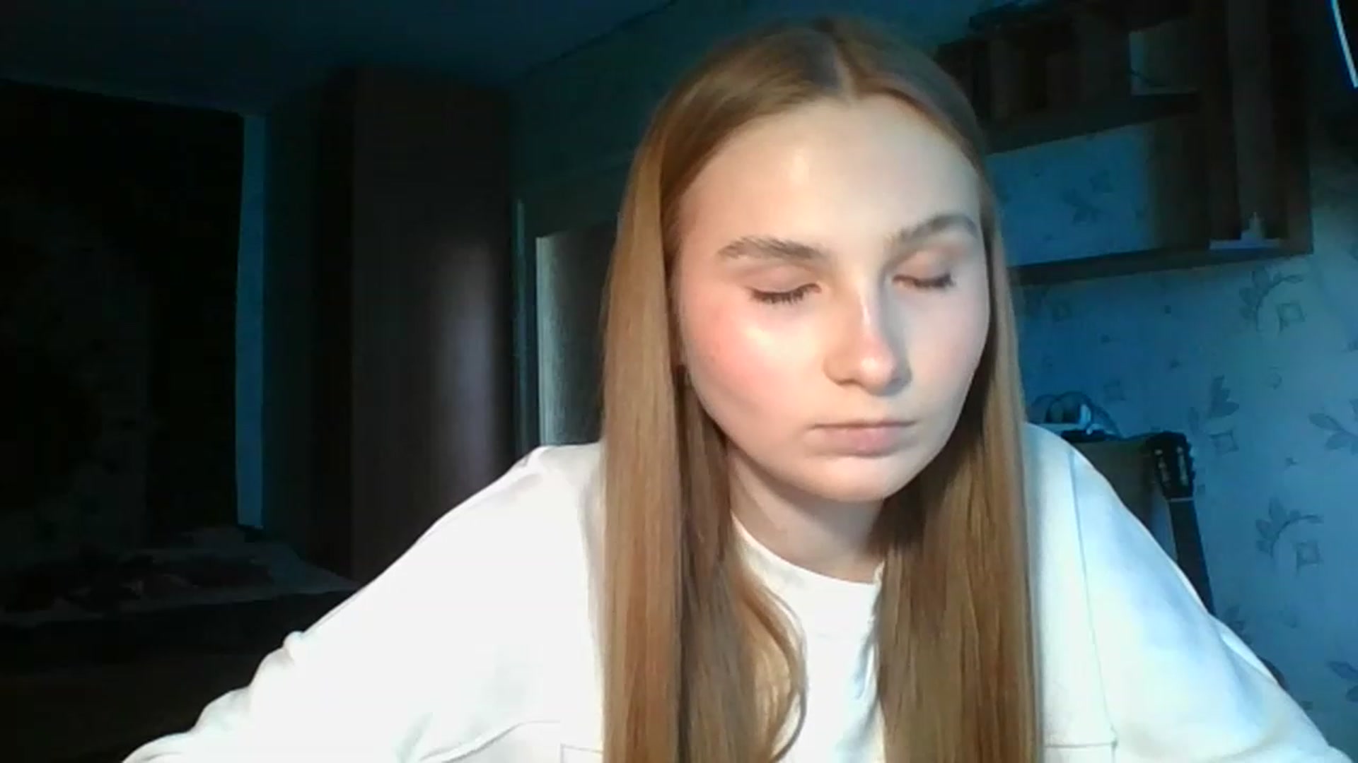 Gallery image thumbnail from Crystal_Crown's myfreecams stream on, 05/01/2023, 12:51 image 12 of 20