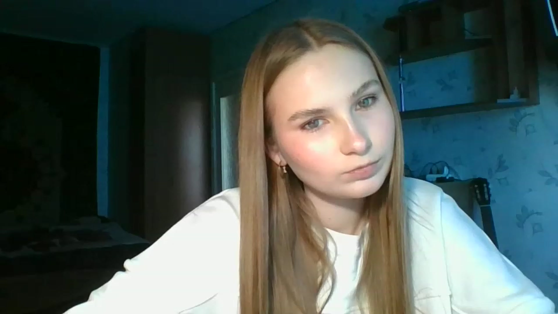 Gallery image thumbnail from Crystal_Crown's myfreecams stream on, 05/01/2023, 12:51 image 2 of 20