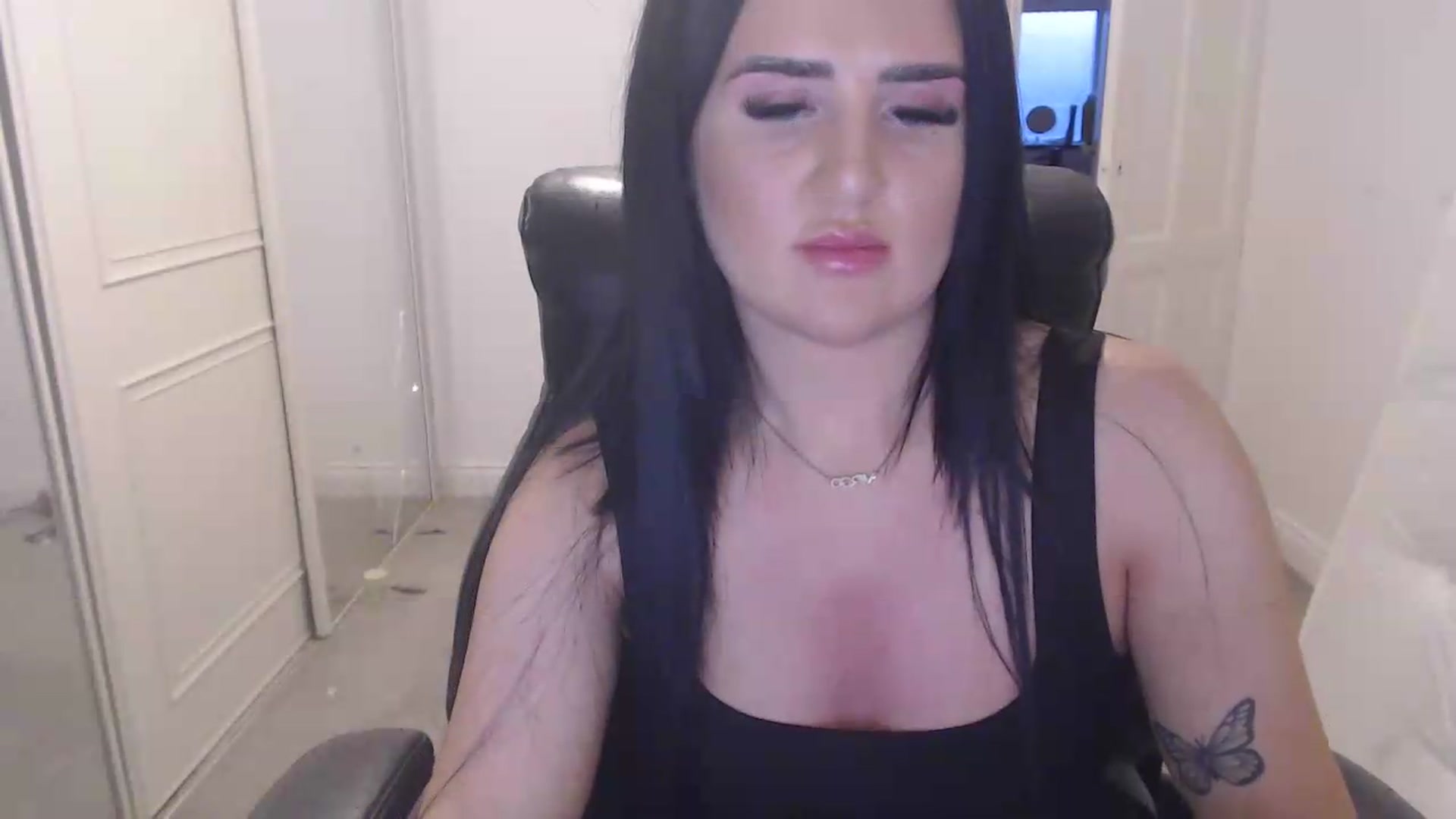 Gallery image thumbnail from Crystal_MFC's myfreecams stream on, 05/13/2026, 20:32 image 2 of 20