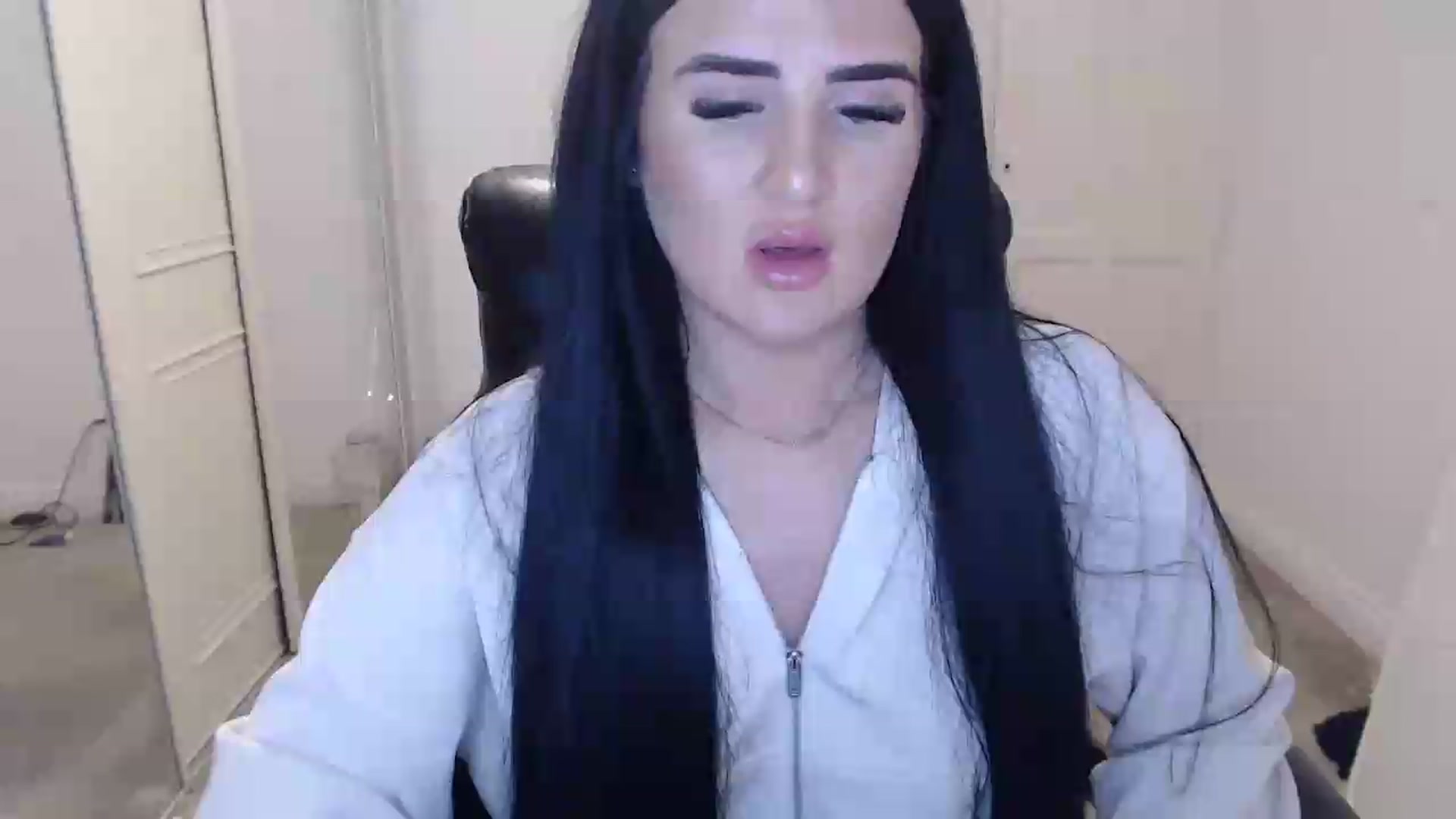 Gallery image thumbnail from Crystal_MFC's myfreecams stream on, 05/18/2026, 21:28 image 16 of 20