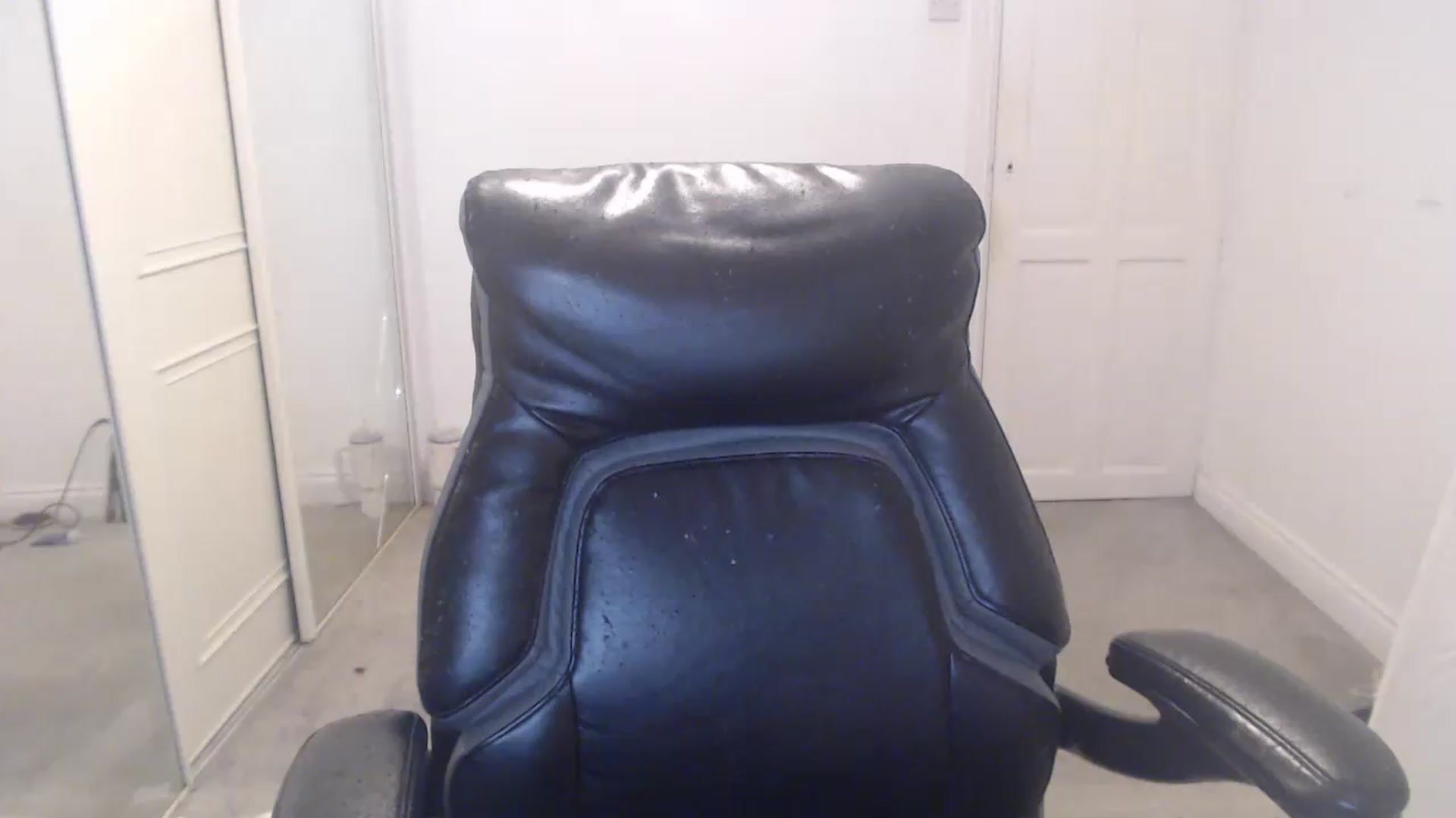 Gallery image thumbnail from Crystal_MFC's myfreecams stream on, 05/18/2026, 21:28 image 12 of 20