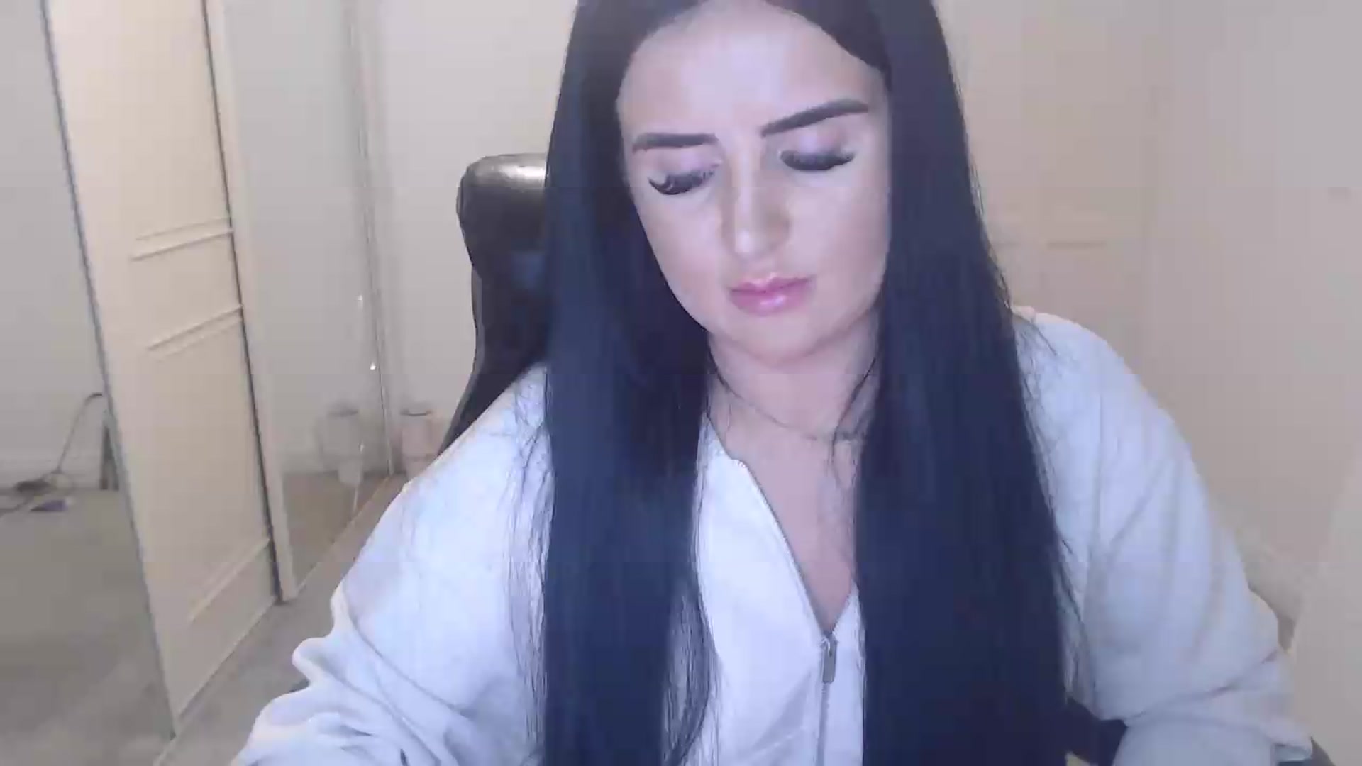Gallery image thumbnail from Crystal_MFC's myfreecams stream on, 05/18/2026, 21:28 image 9 of 20