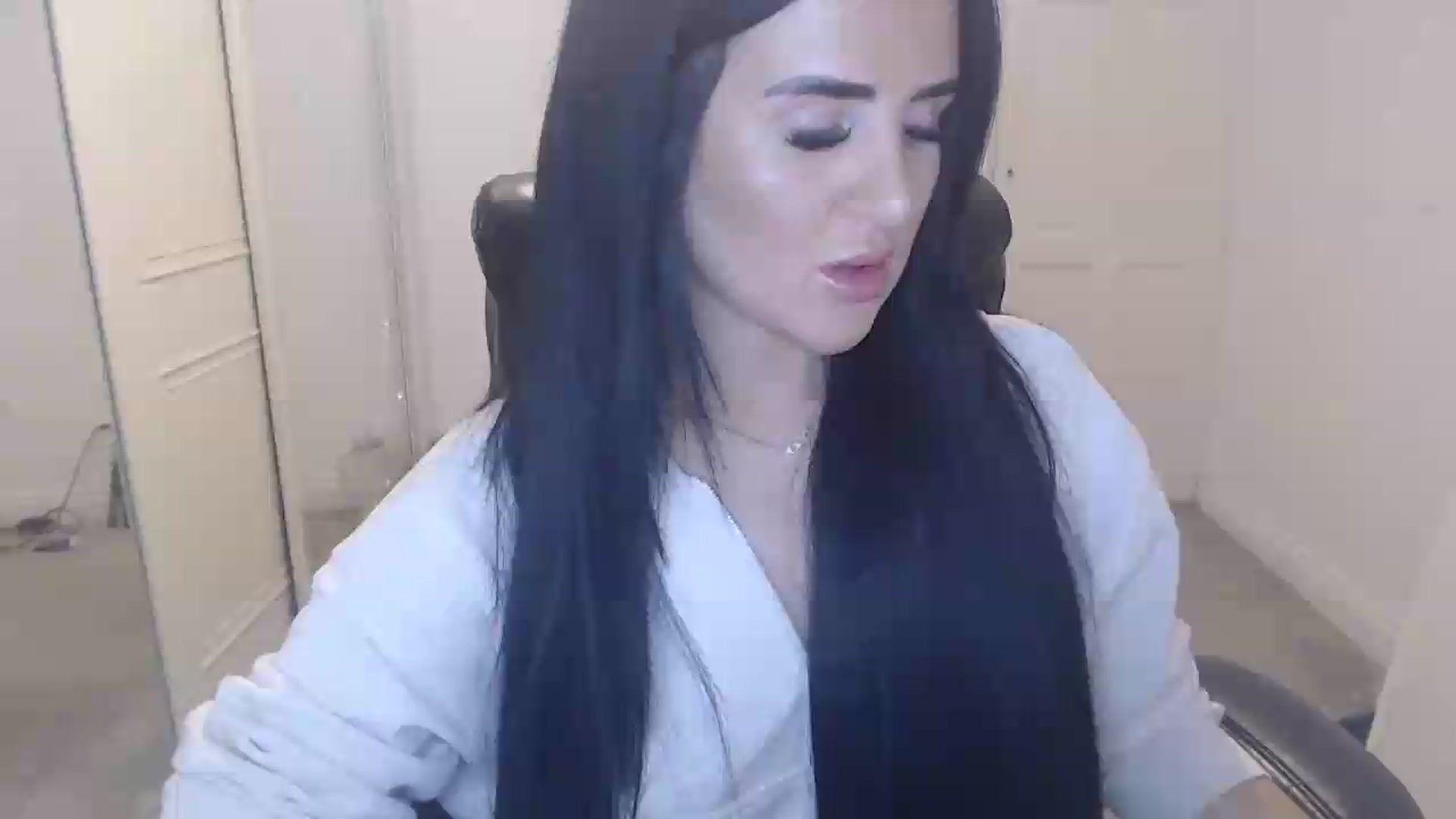 Gallery image thumbnail from Crystal_MFC's myfreecams stream on, 05/18/2026, 21:28 image 1 of 20