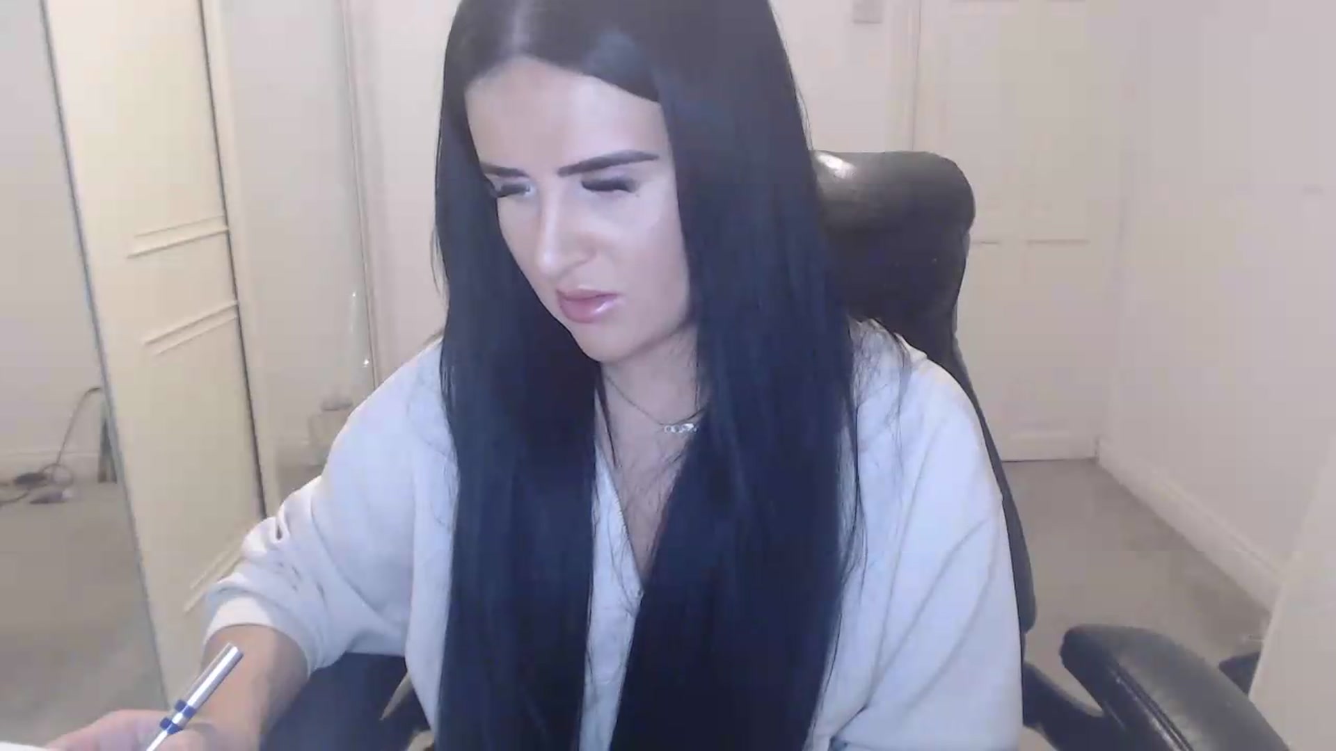 Gallery image thumbnail from Crystal_MFC's myfreecams stream on, 05/18/2026, 21:28 image 4 of 20