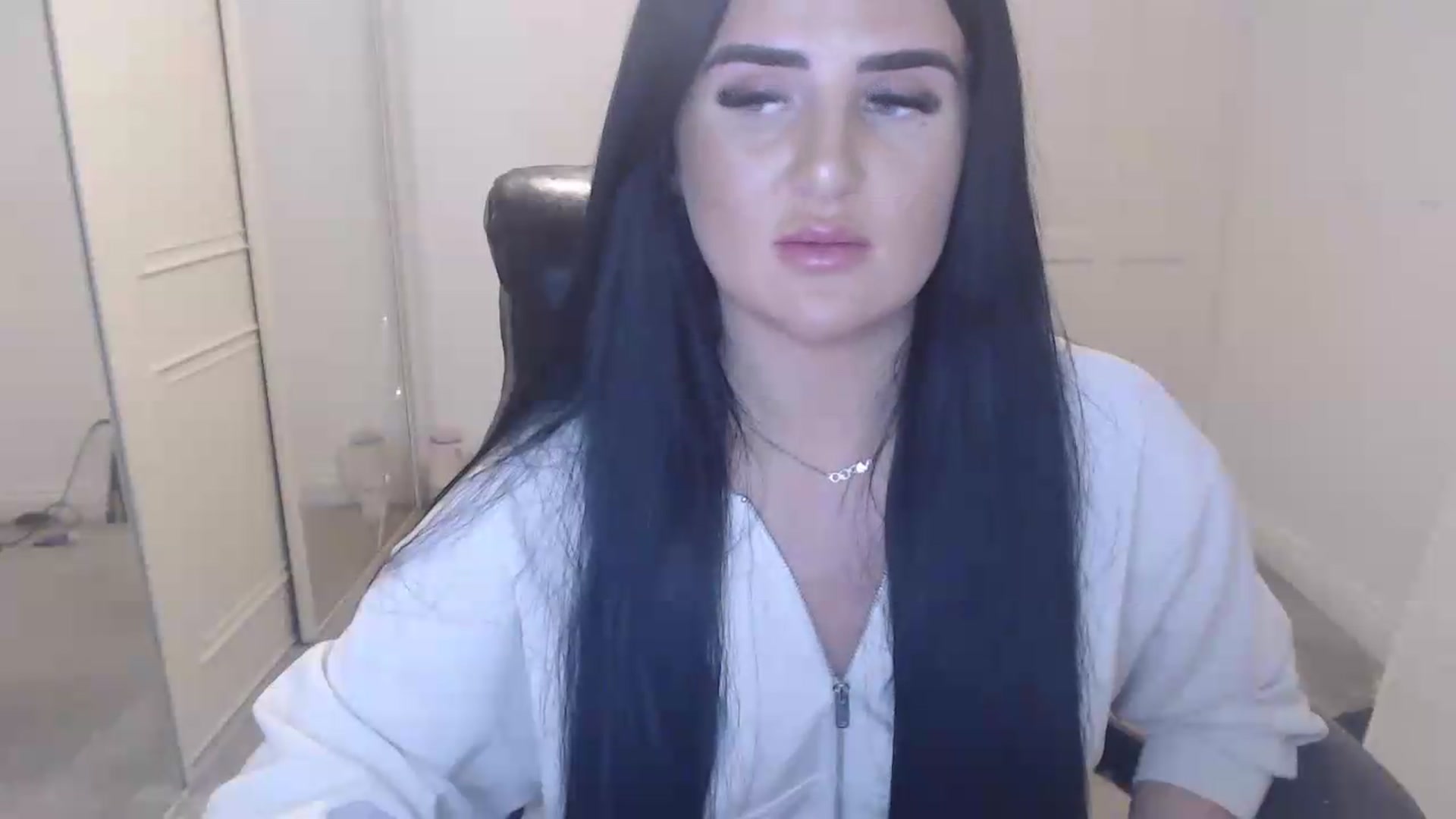 Gallery image thumbnail from Crystal_MFC's myfreecams stream on, 05/18/2026, 21:28 image 11 of 20