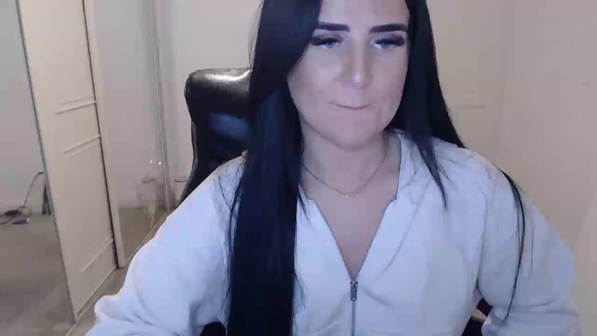 Gallery image thumbnail from Crystal_MFC's myfreecams stream on, 05/18/2026, 21:28 image 15 of 20