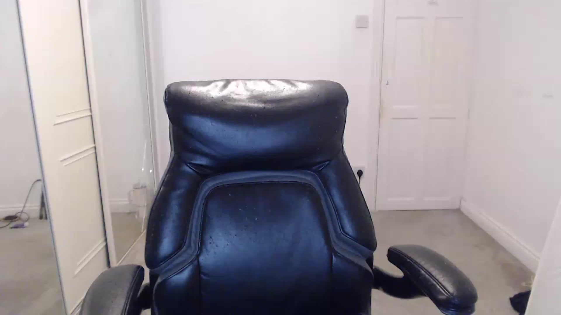 Gallery image thumbnail from Crystal_MFC's myfreecams stream on, 05/18/2026, 22:50 image 16 of 20