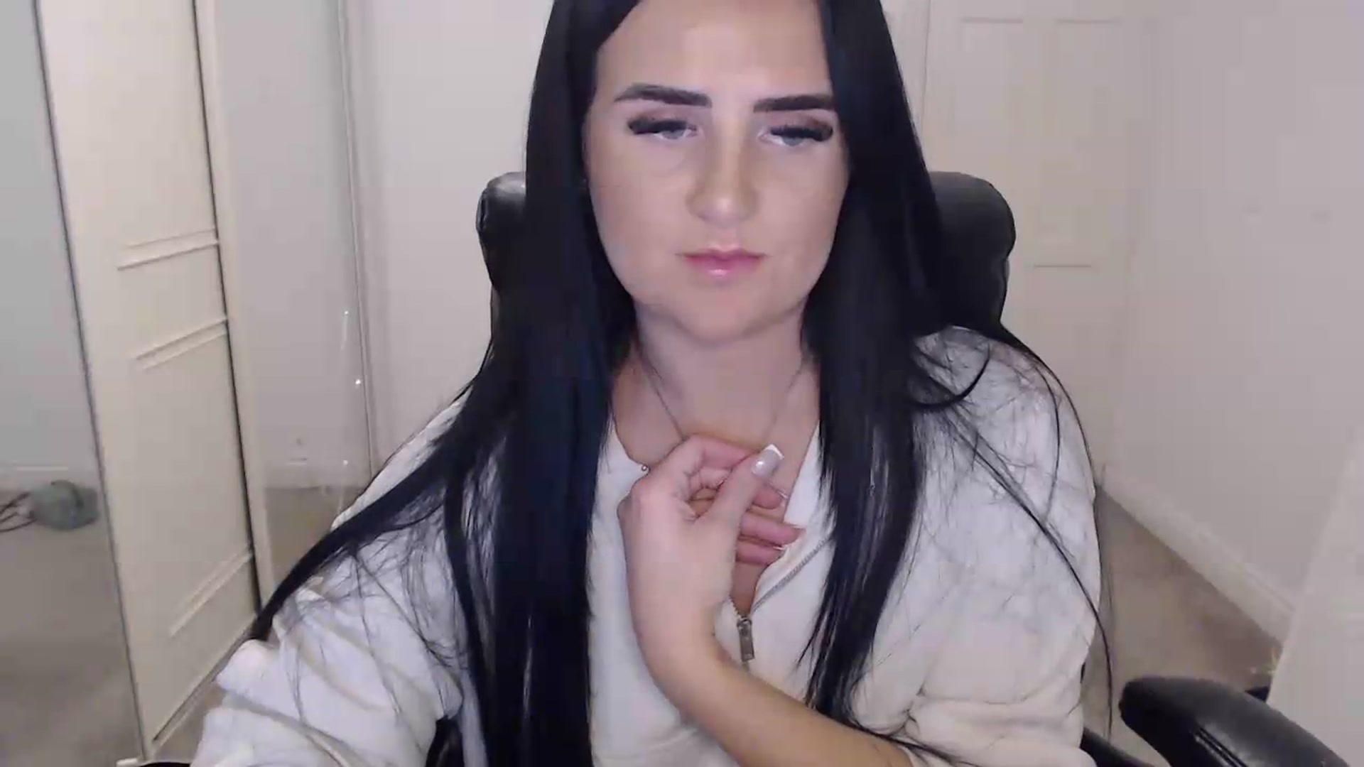 Gallery image thumbnail from Crystal_MFC's myfreecams stream on, 05/19/2026, 20:38 image 19 of 20