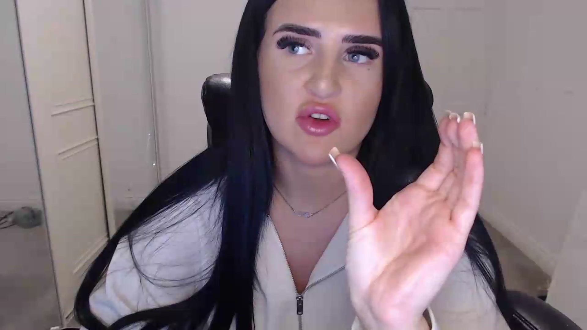 Gallery image thumbnail from Crystal_MFC's myfreecams stream on, 05/19/2026, 20:38 image 16 of 20