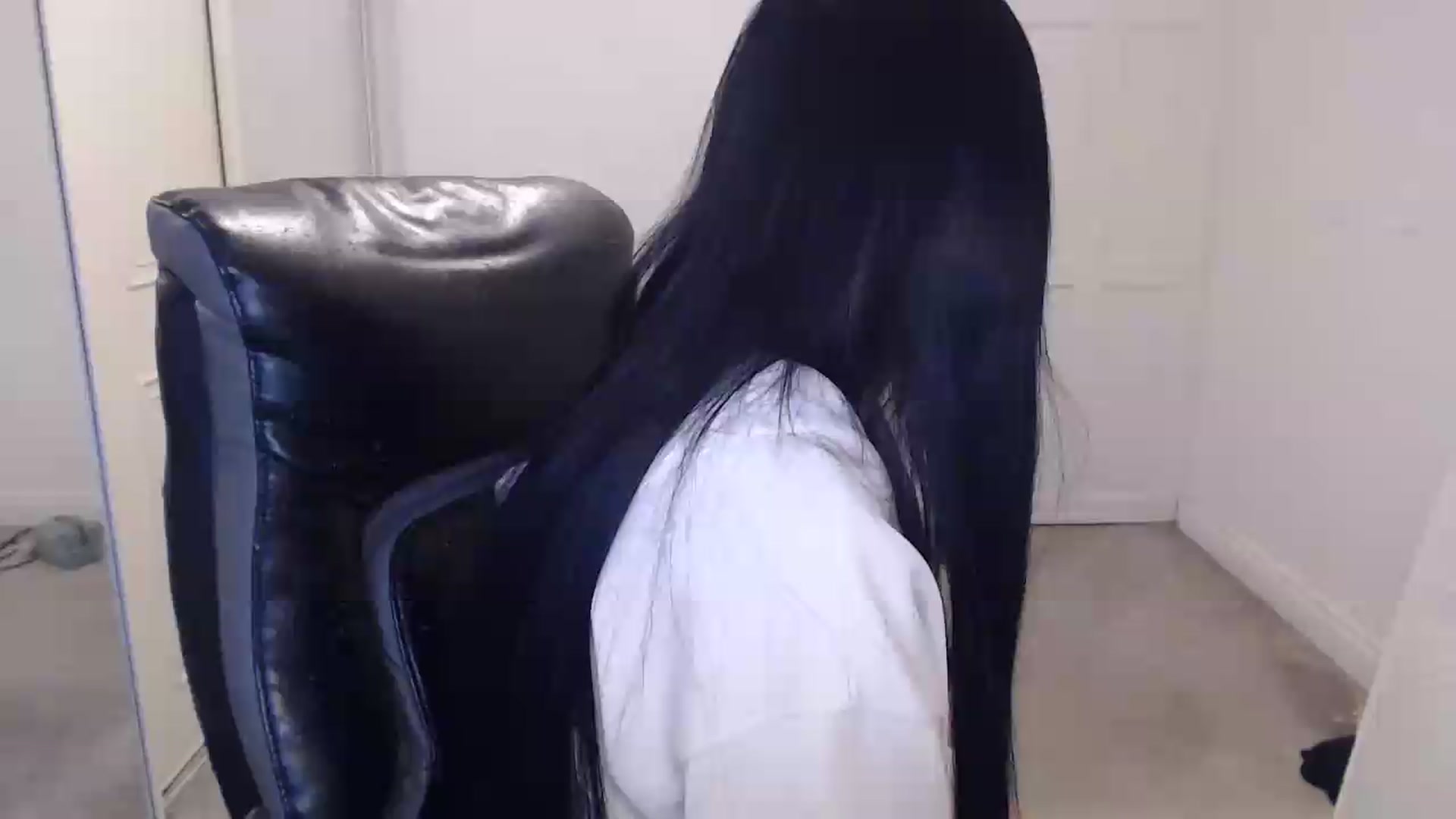 Gallery image thumbnail from Crystal_MFC's myfreecams stream on, 05/19/2026, 20:38 image 1 of 20
