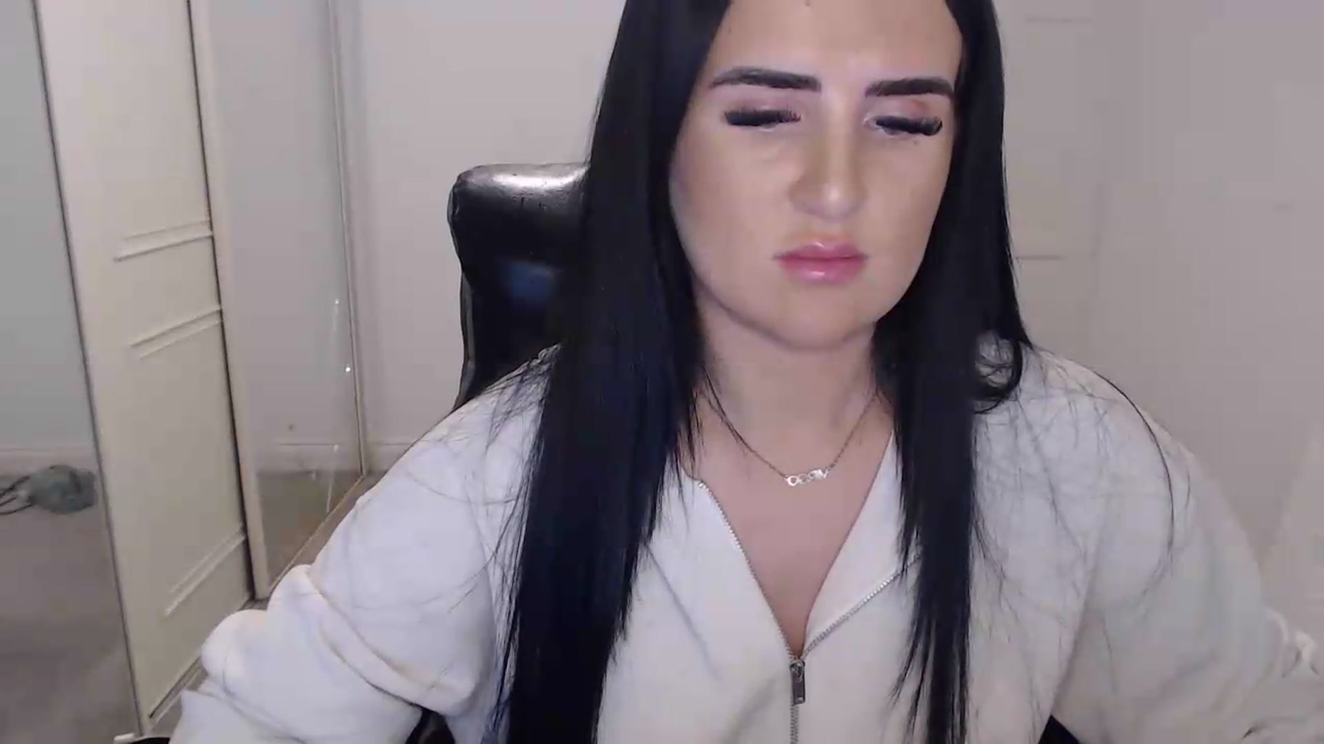 Gallery image thumbnail from Crystal_MFC's myfreecams stream on, 05/19/2026, 21:14 image 3 of 20