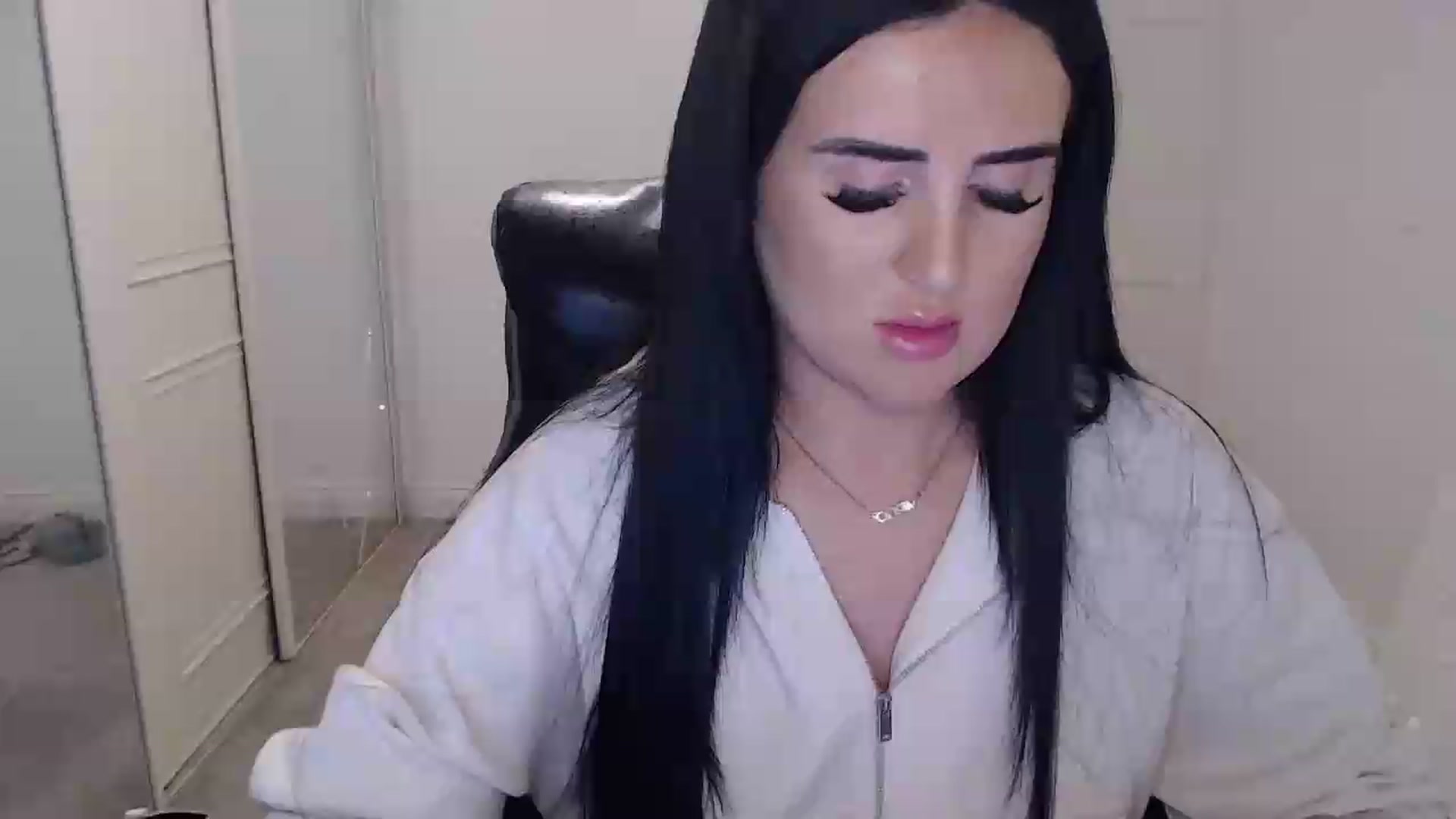 Gallery image thumbnail from Crystal_MFC's myfreecams stream on, 05/19/2026, 21:14 image 1 of 20