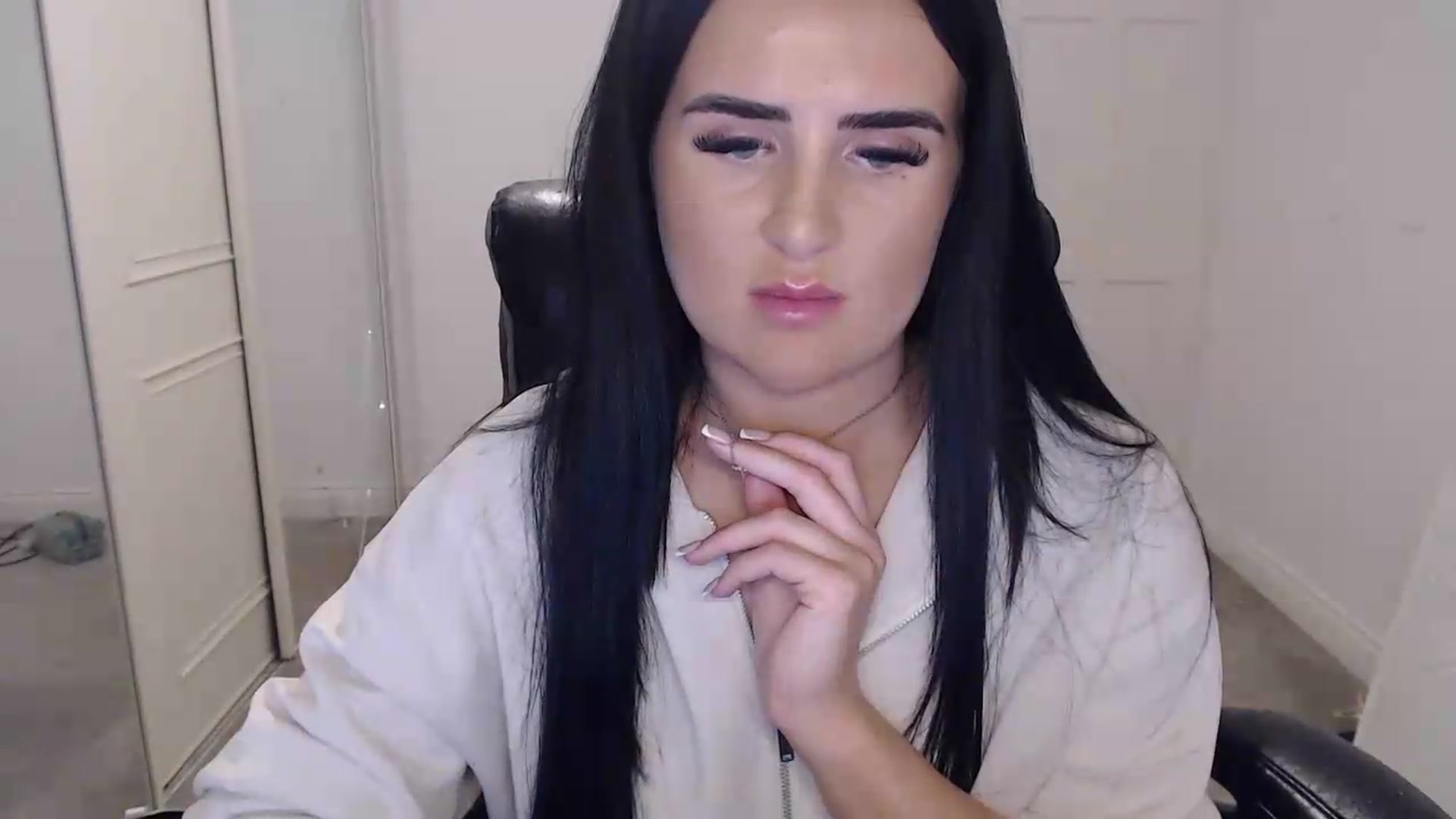 Gallery image thumbnail from Crystal_MFC's myfreecams stream on, 05/19/2026, 21:14 image 8 of 20