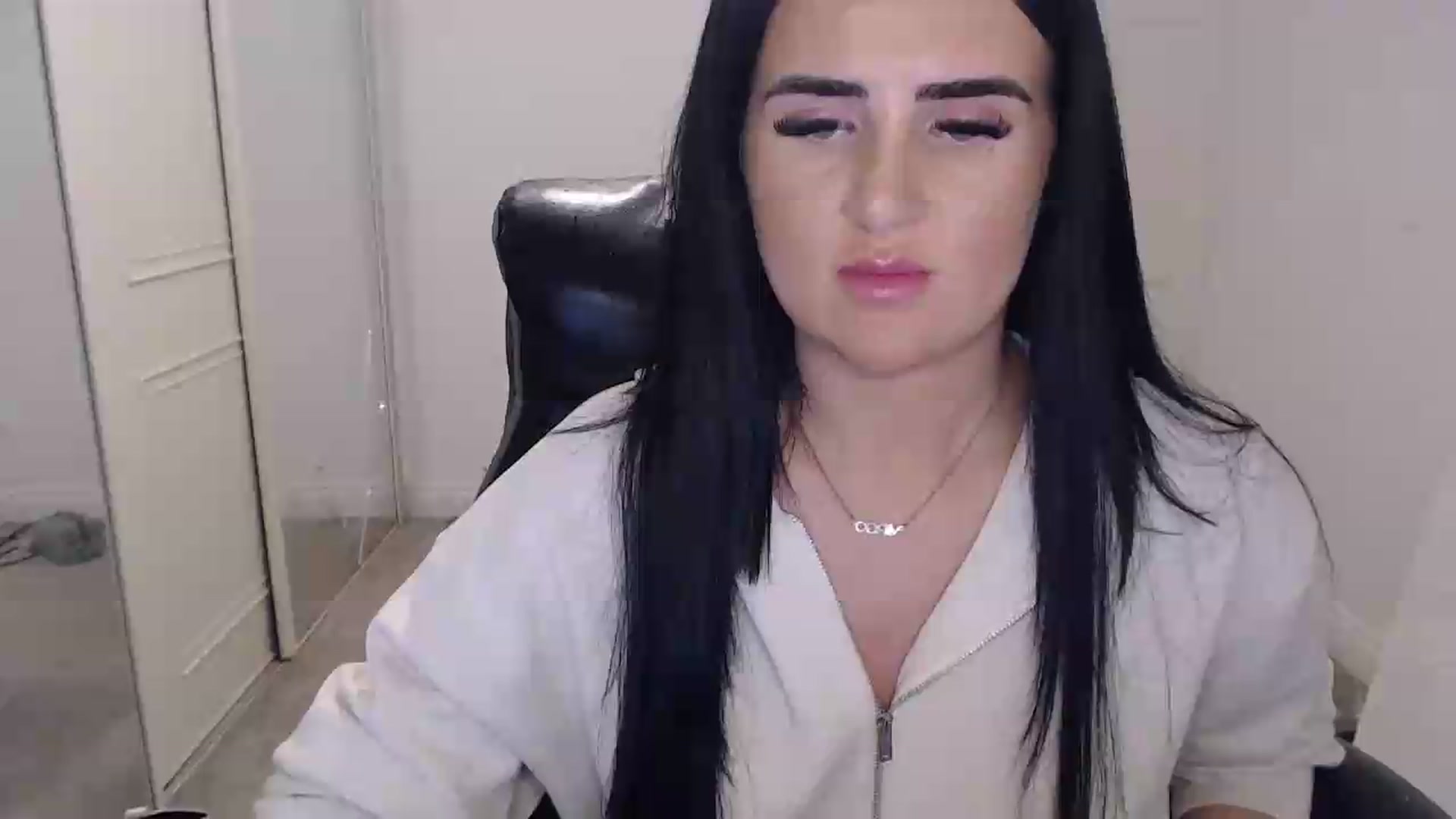 Gallery image thumbnail from Crystal_MFC's myfreecams stream on, 05/19/2026, 21:14 image 9 of 20