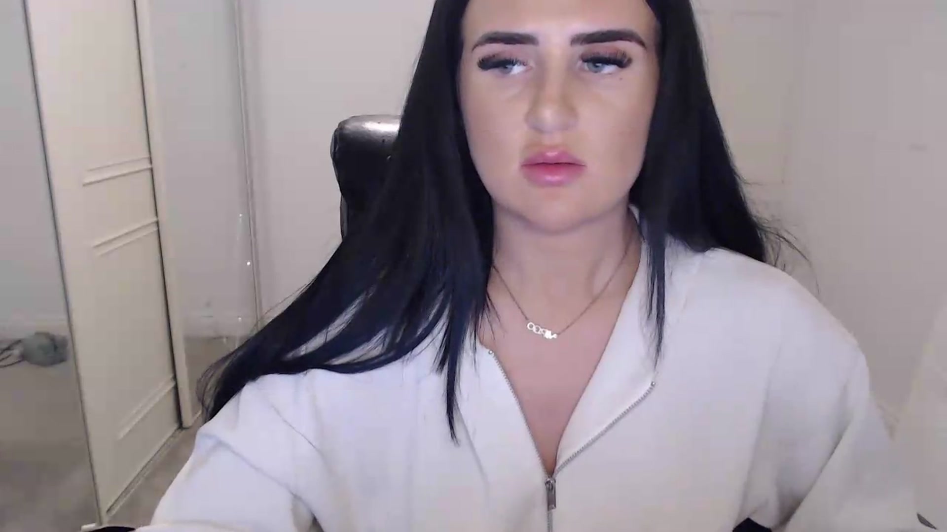 Gallery image thumbnail from Crystal_MFC's myfreecams stream on, 05/19/2026, 21:14 image 14 of 20