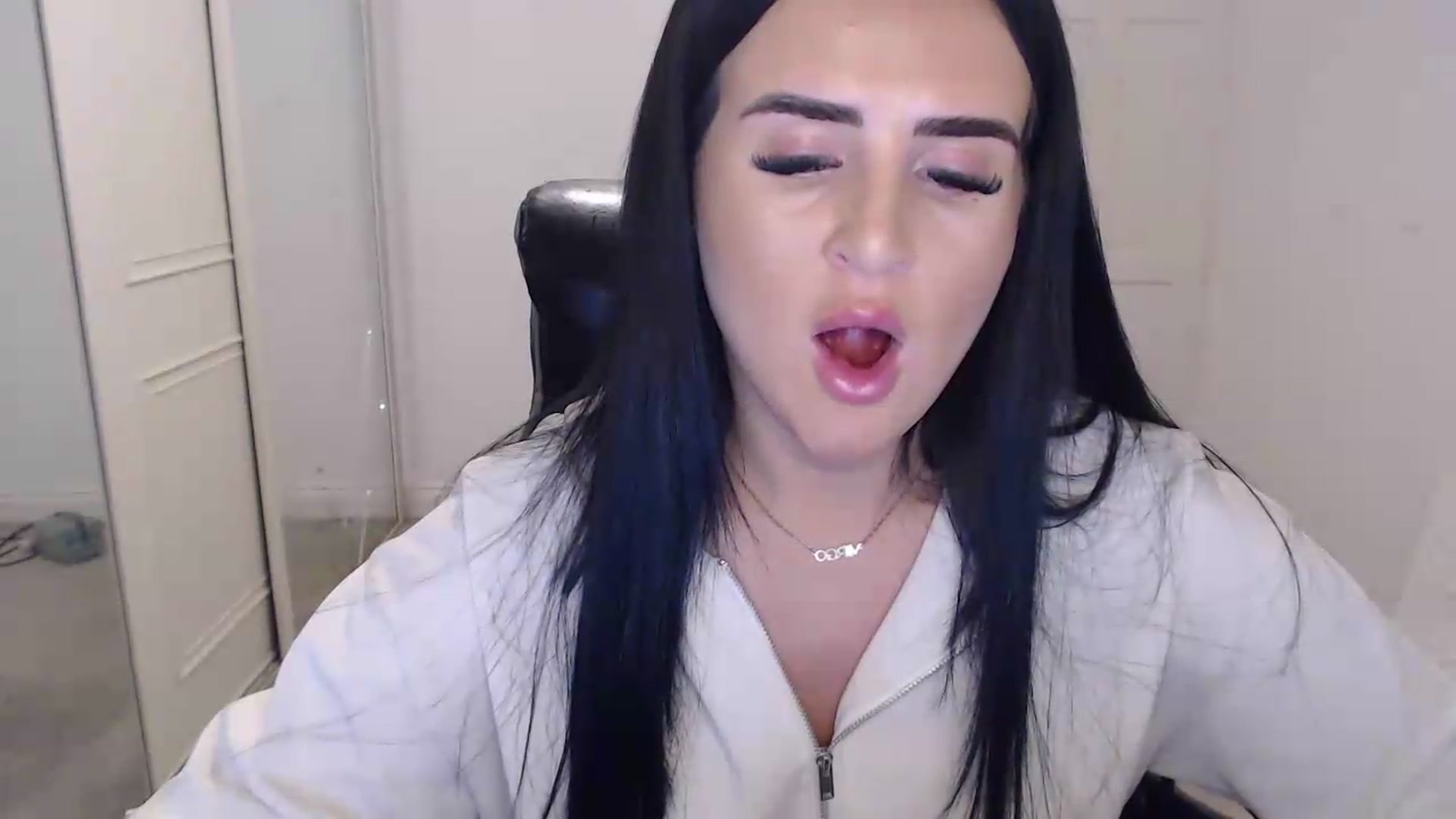 Gallery image thumbnail from Crystal_MFC's myfreecams stream on, 05/19/2026, 21:14 image 6 of 20