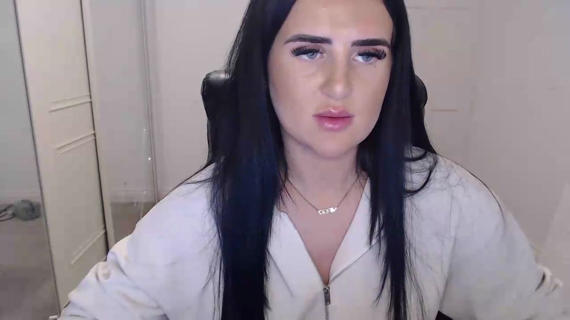 Gallery image thumbnail from Crystal_MFC's myfreecams stream on, 05/19/2026, 21:14 image 7 of 20