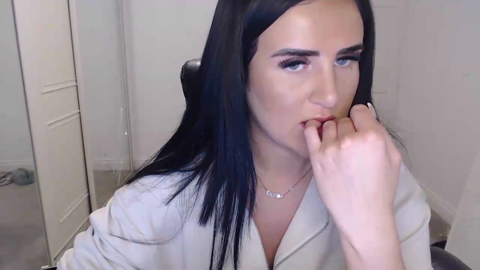 Gallery image thumbnail from Crystal_MFC's myfreecams stream on, 05/19/2026, 21:14 image 19 of 20