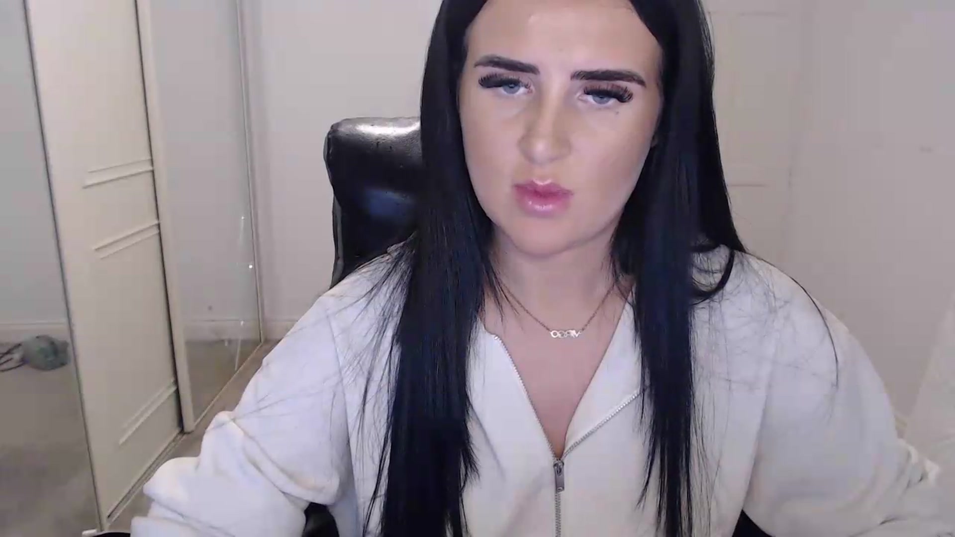 Gallery image thumbnail from Crystal_MFC's myfreecams stream on, 05/19/2026, 21:14 image 5 of 20