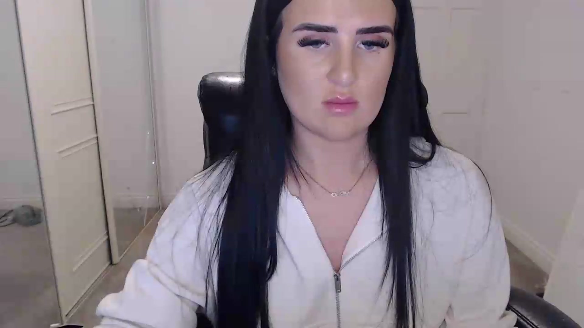 Gallery image thumbnail from Crystal_MFC's myfreecams stream on, 05/19/2026, 21:14 image 4 of 20