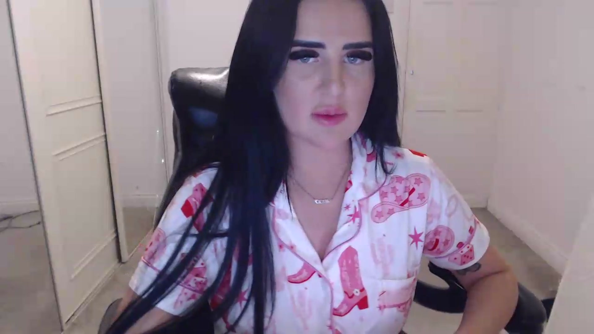 Gallery image thumbnail from Crystal_MFC's myfreecams stream on, 05/22/2026, 22:09 image 3 of 20