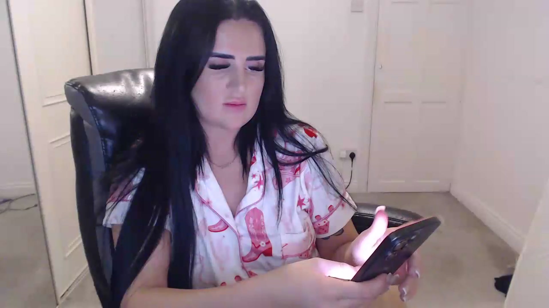 Gallery image thumbnail from Crystal_MFC's myfreecams stream on, 05/22/2026, 22:09 image 19 of 20