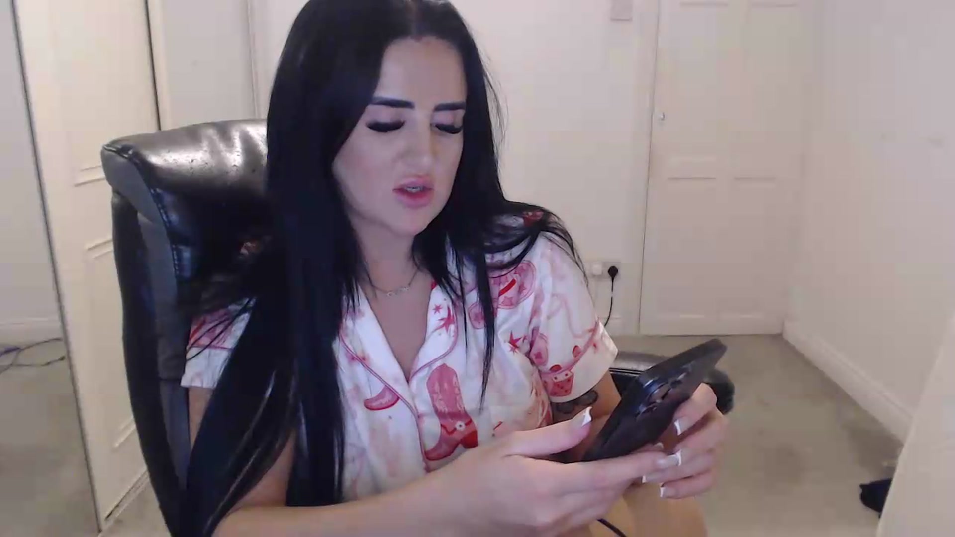 Gallery image thumbnail from Crystal_MFC's myfreecams stream on, 05/22/2026, 22:09 image 15 of 20