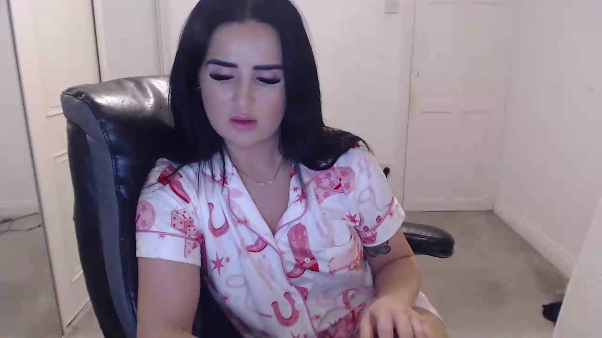 Gallery image thumbnail from Crystal_MFC's myfreecams stream on, 05/22/2026, 22:09 image 6 of 20