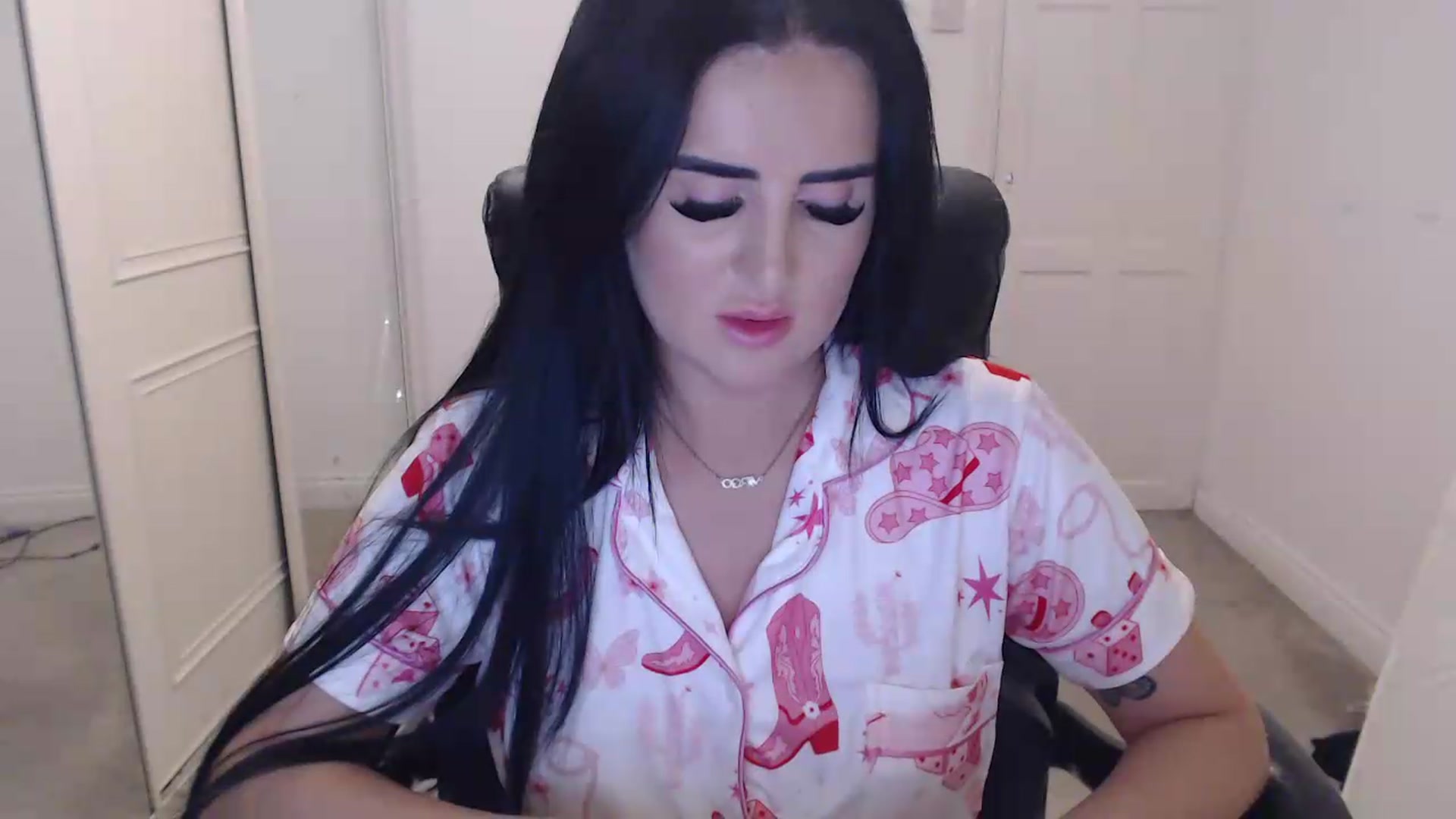 Gallery image thumbnail from Crystal_MFC's myfreecams stream on, 05/22/2026, 22:09 image 2 of 20
