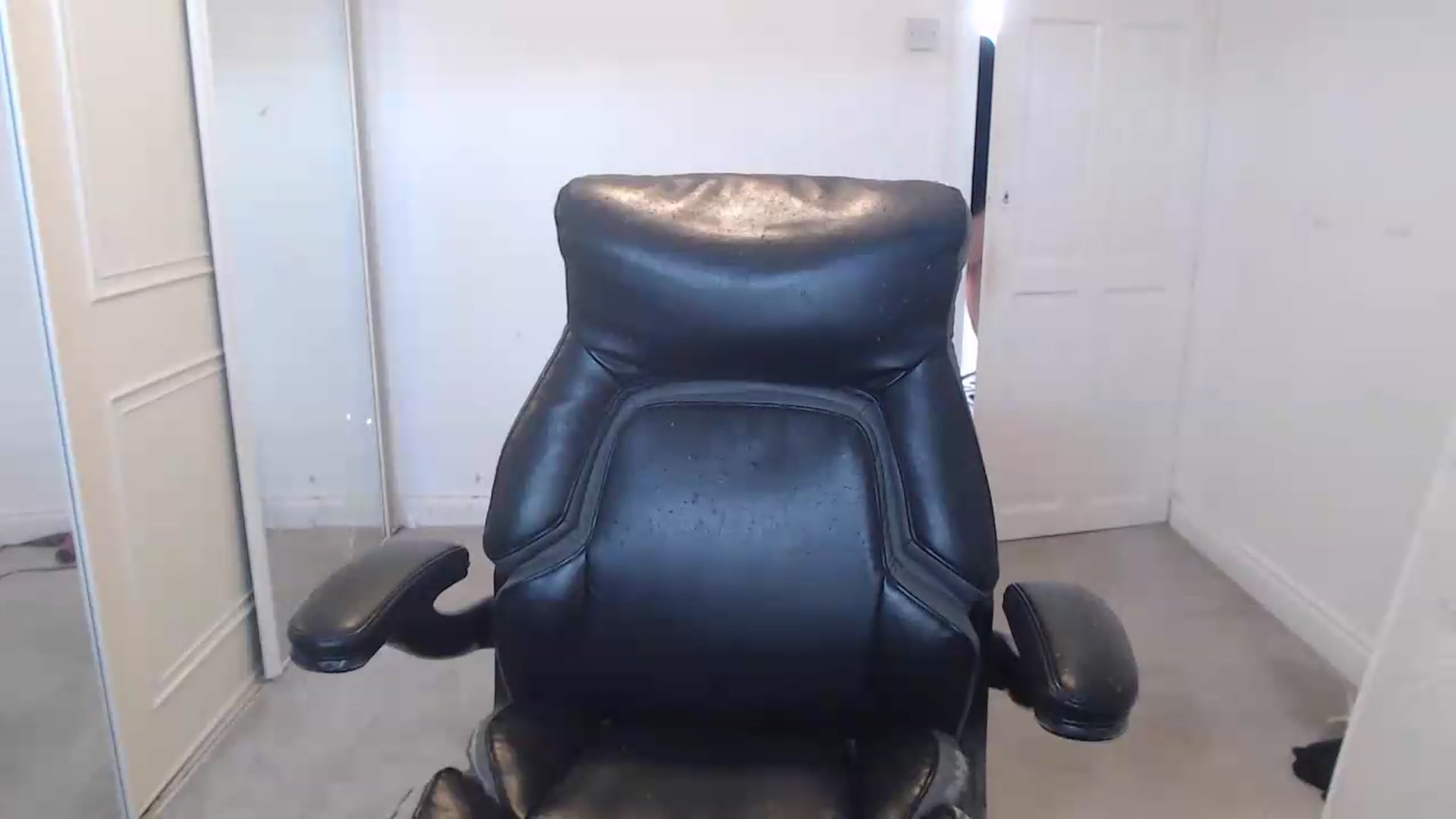 Gallery image thumbnail from Crystal_MFC's myfreecams stream on, 05/23/2026, 13:44 image 14 of 20