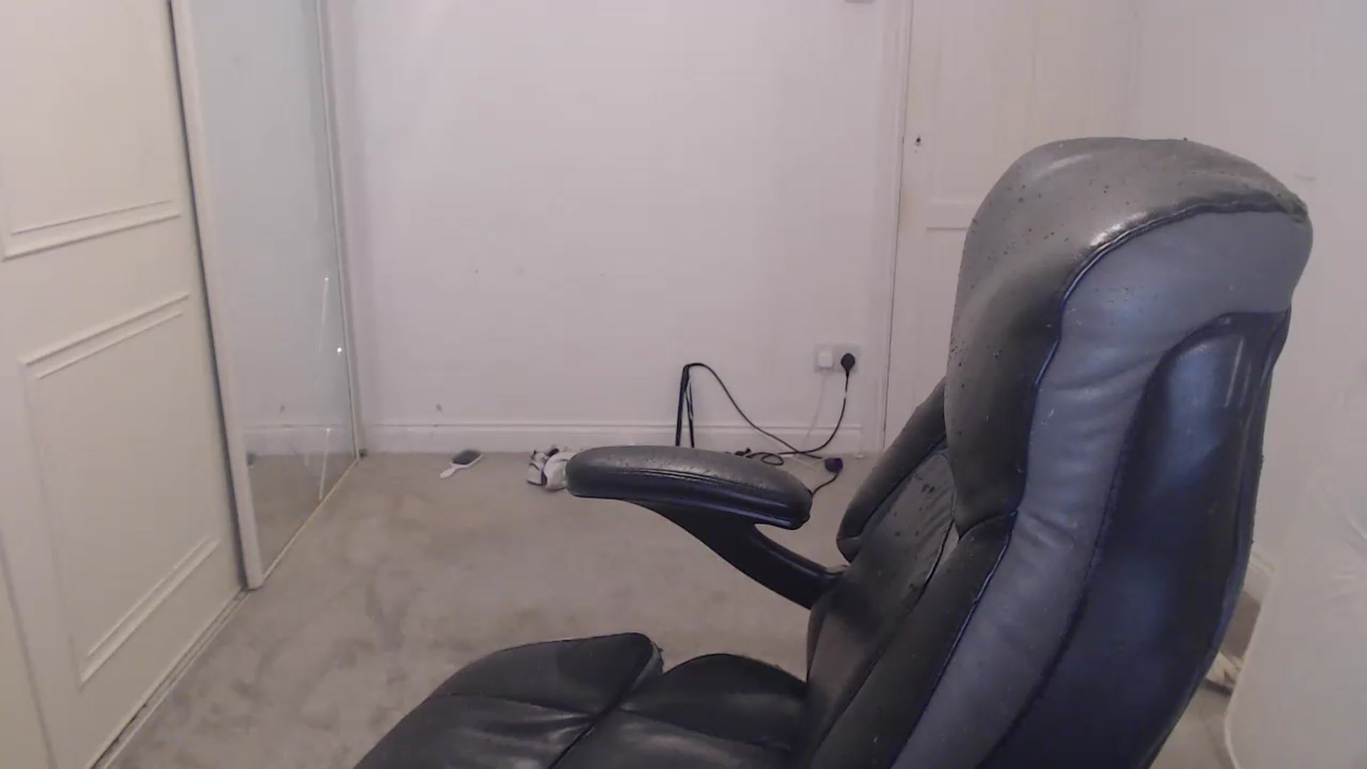 Gallery image thumbnail from Crystal_MFC's myfreecams stream on, 05/26/2026, 20:47 image 15 of 20