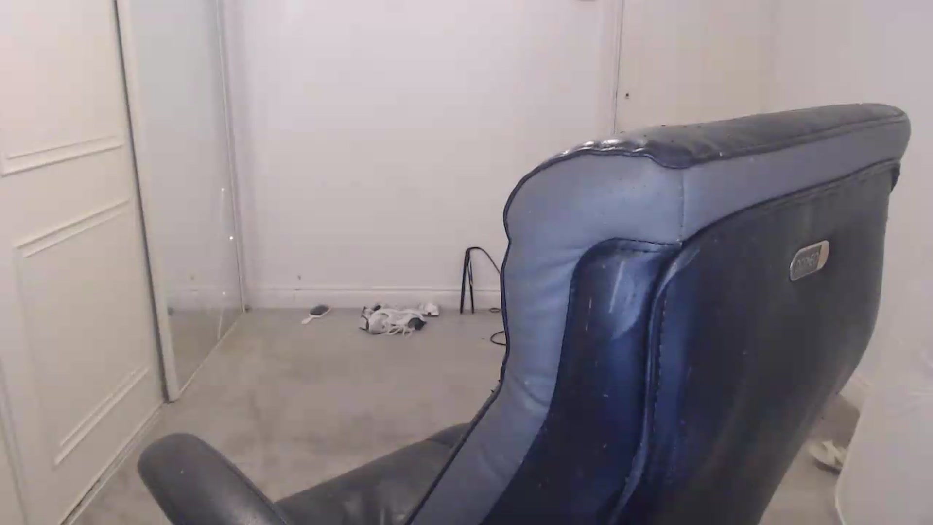 Gallery image thumbnail from Crystal_MFC's myfreecams stream on, 05/26/2026, 21:24 image 6 of 20