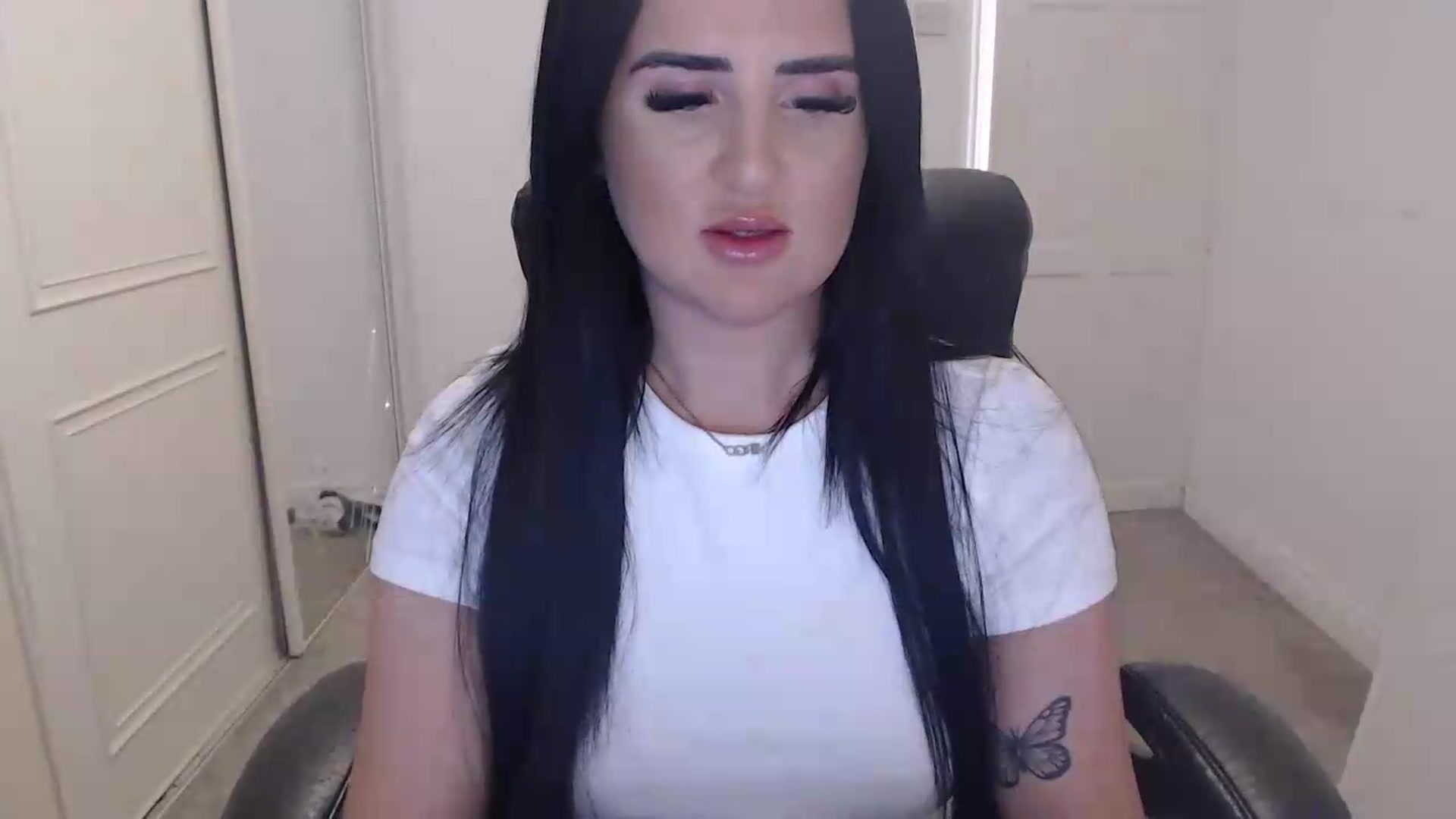 Gallery image thumbnail from Crystal_MFC's myfreecams stream on, 05/28/2026, 19:33 image 2 of 20