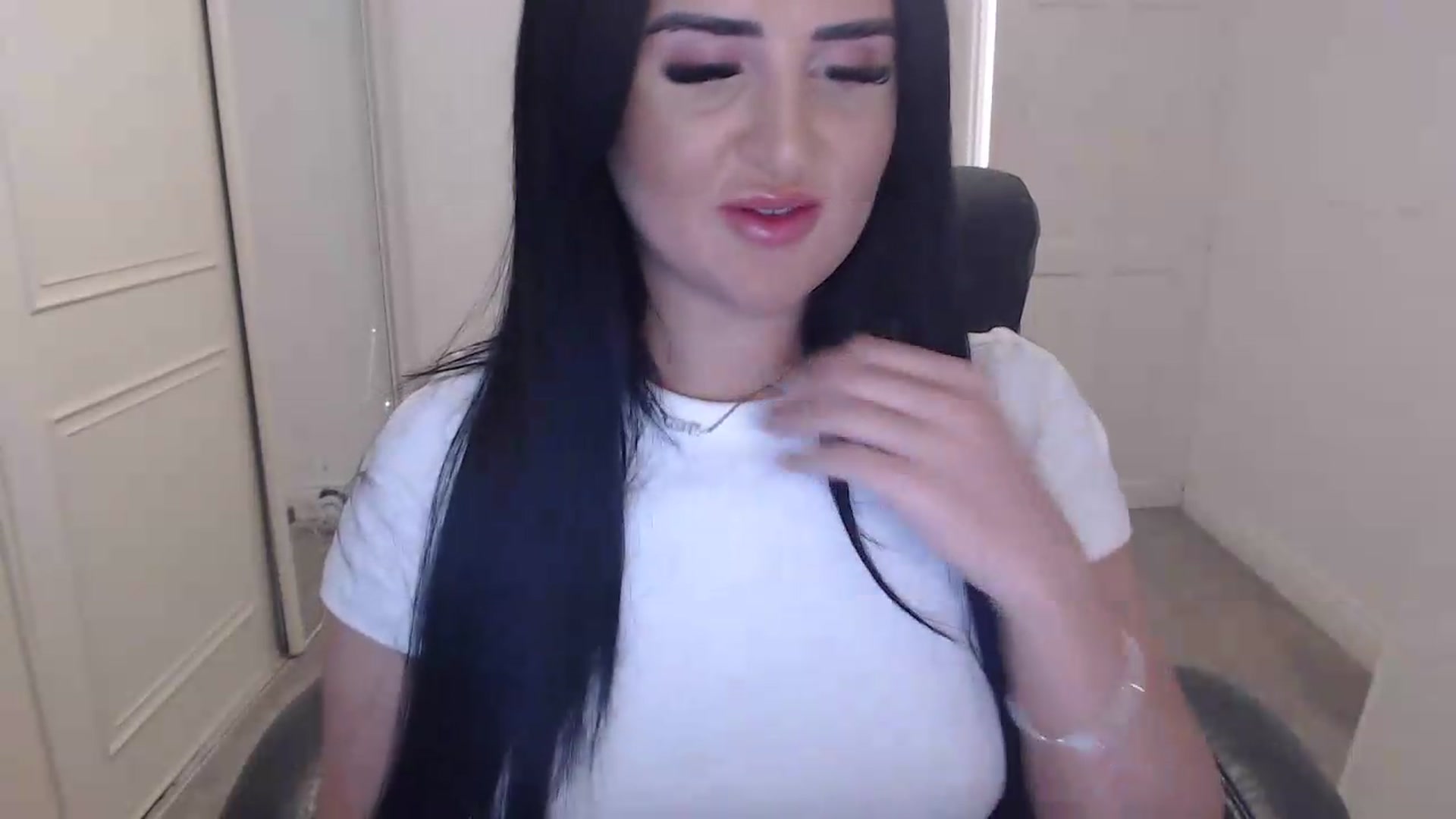 Gallery image thumbnail from Crystal_MFC's myfreecams stream on, 05/28/2026, 19:33 image 10 of 20
