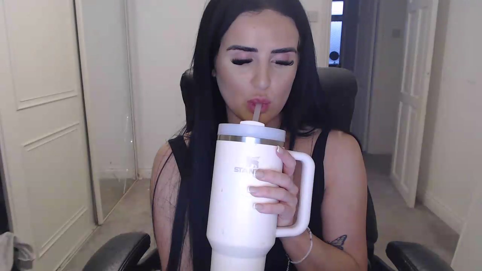 Gallery image thumbnail from Crystal_MFC's myfreecams stream on, 05/28/2026, 20:49 image 20 of 20