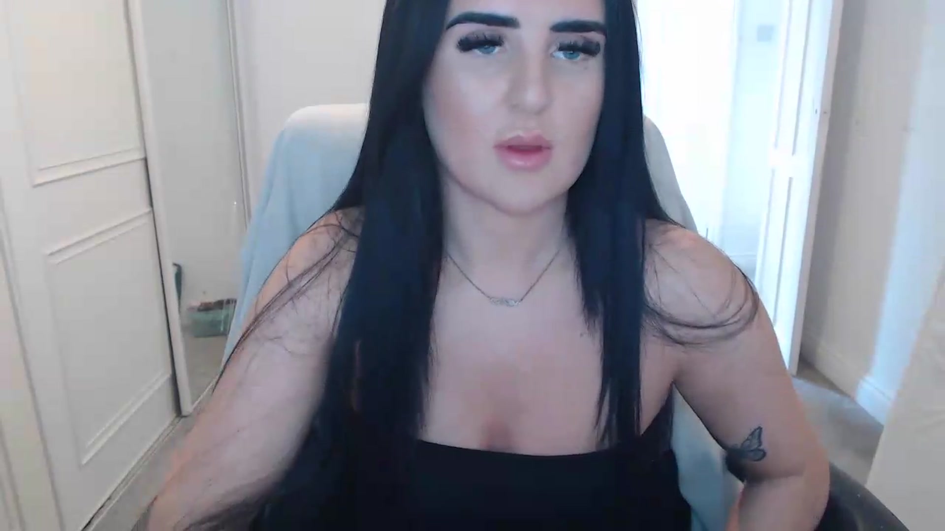 Gallery image thumbnail from Crystal_MFC's myfreecams stream on, 05/30/2026, 12:51 image 12 of 20