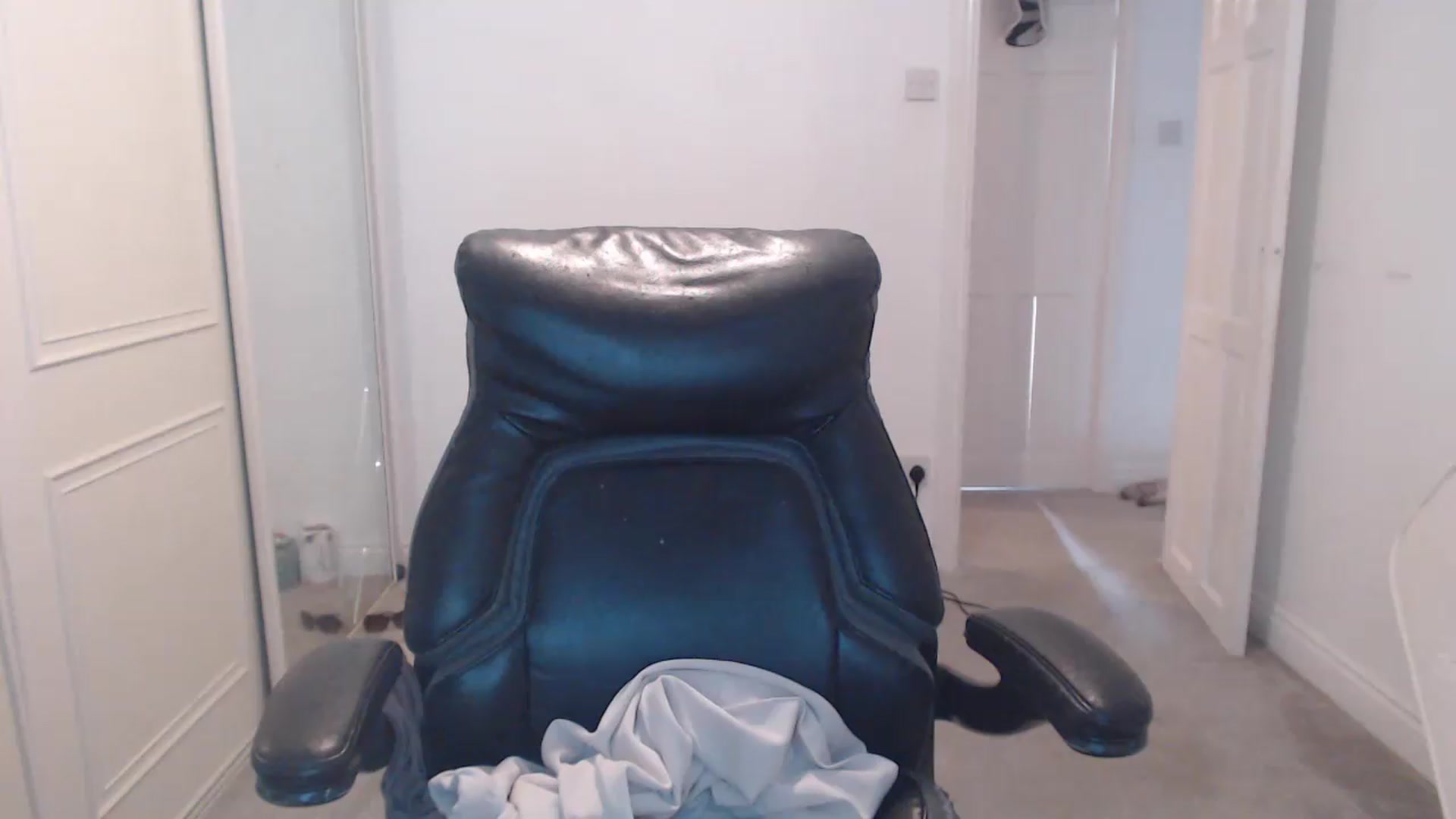Gallery image thumbnail from Crystal_MFC's myfreecams stream on, 05/31/2026, 17:19 image 13 of 20