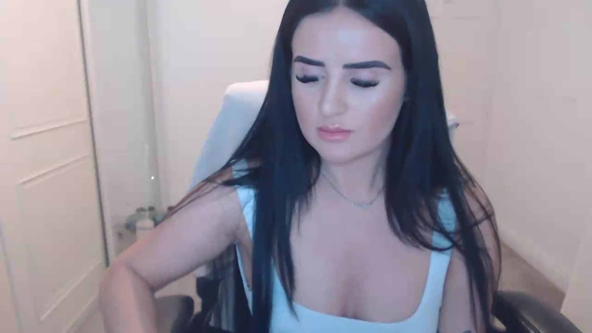 Gallery image thumbnail from Crystal_MFC's myfreecams stream on, 06/01/2026, 14:53 image 2 of 20
