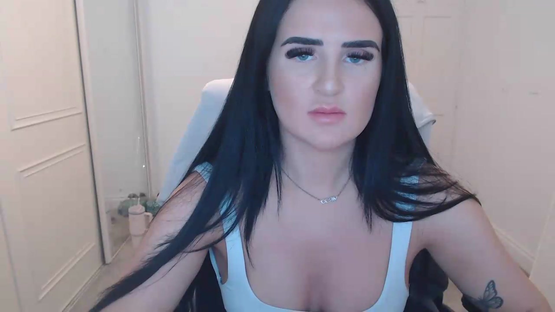 Gallery image thumbnail from Crystal_MFC's myfreecams stream on, 06/01/2026, 14:53 image 15 of 20