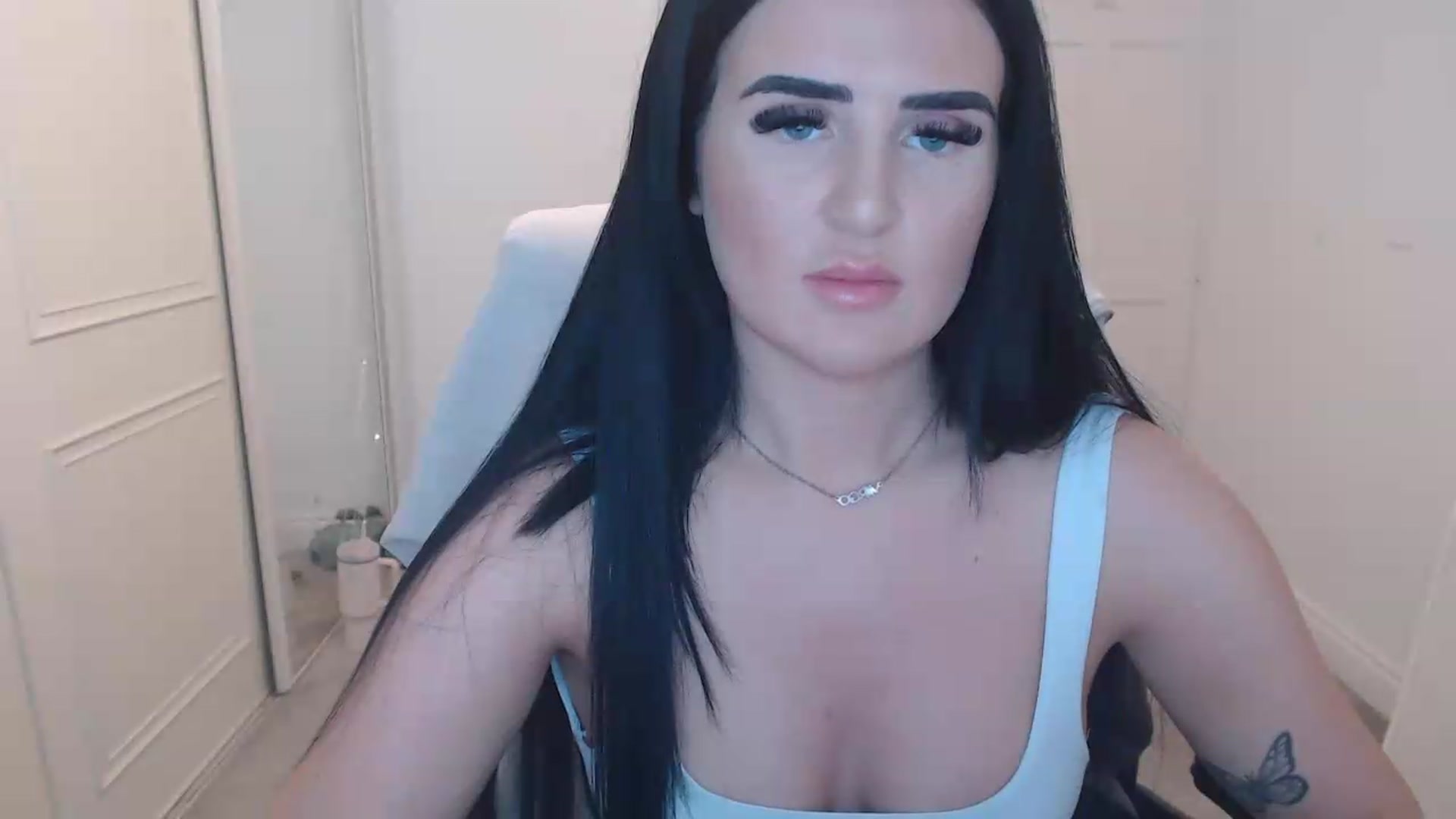 Gallery image thumbnail from Crystal_MFC's myfreecams stream on, 06/01/2026, 14:53 image 10 of 20