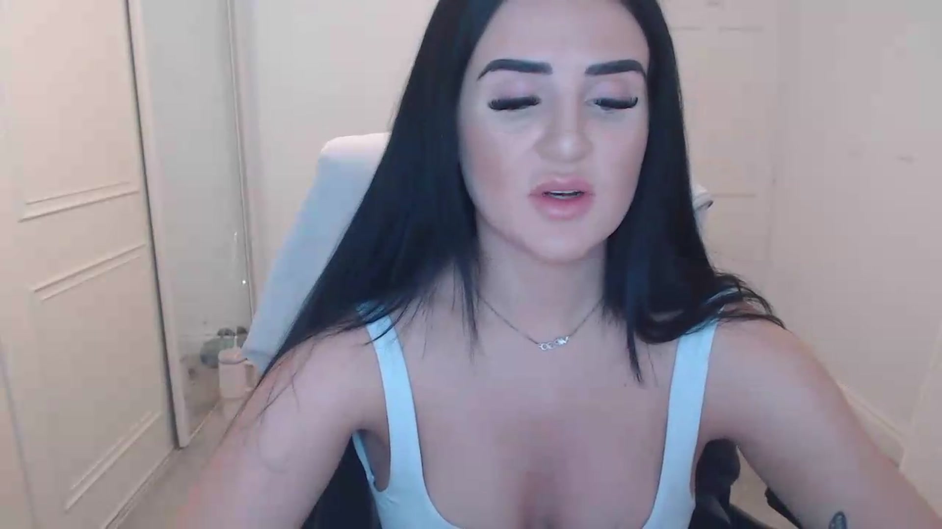 Gallery image thumbnail from Crystal_MFC's myfreecams stream on, 06/01/2026, 14:53 image 11 of 20