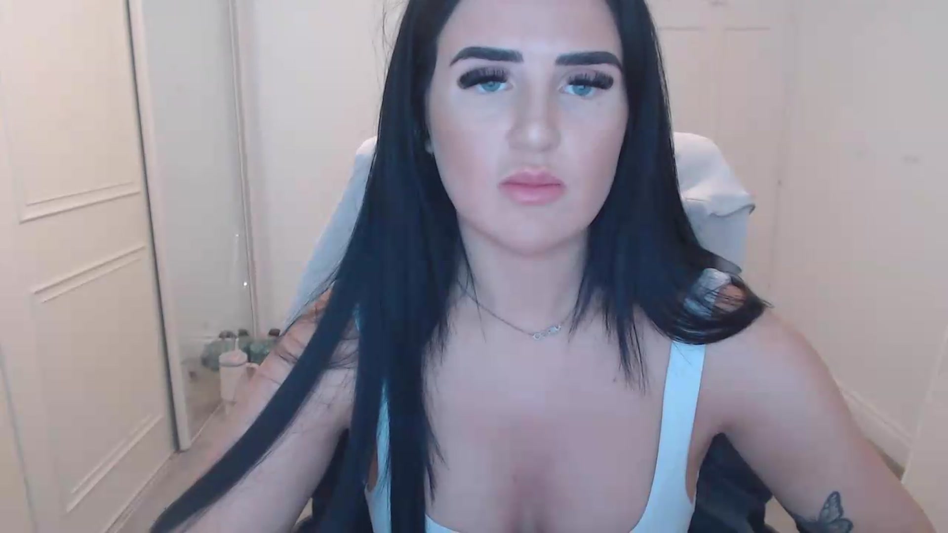 Gallery image thumbnail from Crystal_MFC's myfreecams stream on, 06/01/2026, 14:53 image 18 of 20