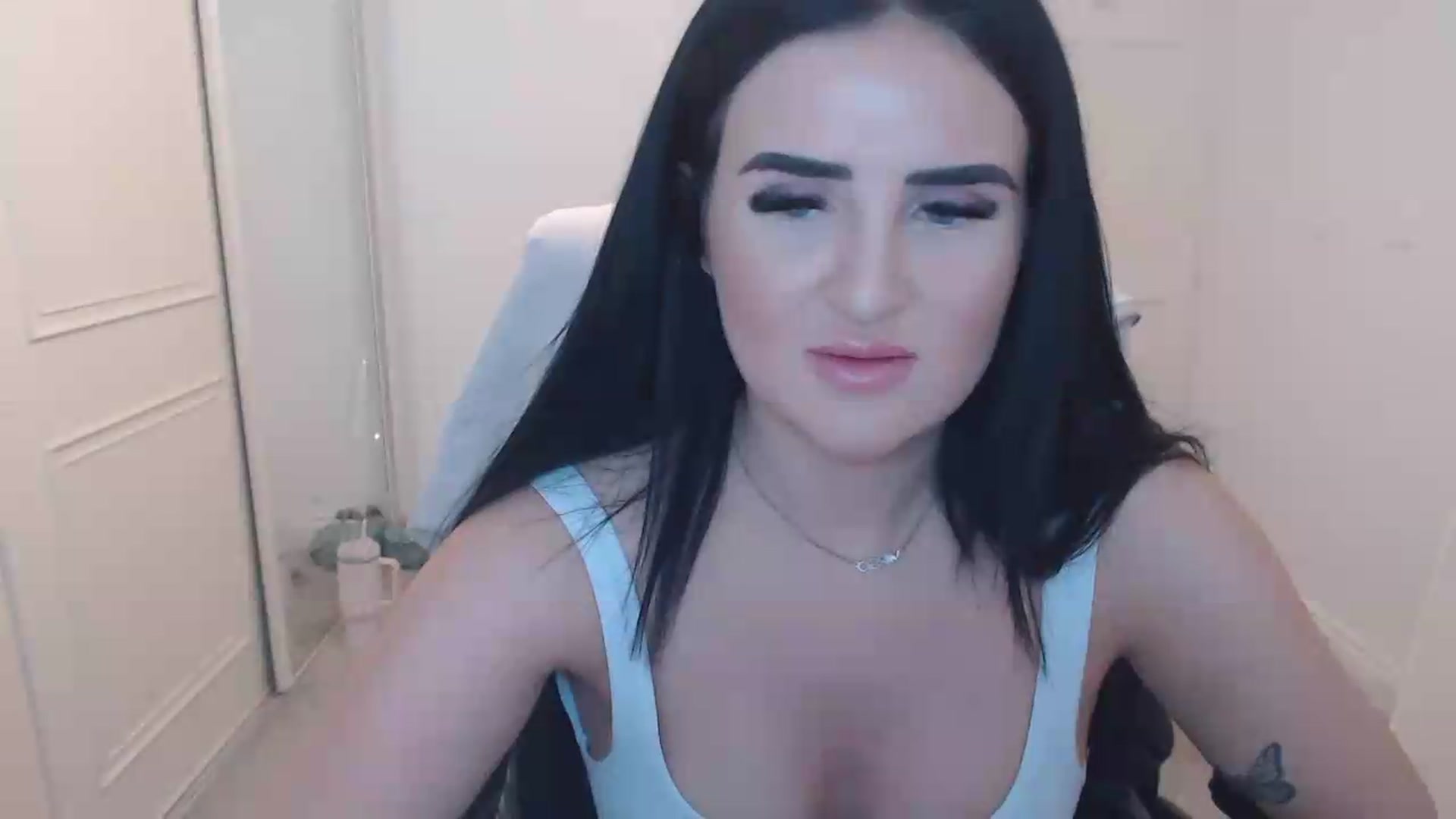 Gallery image thumbnail from Crystal_MFC's myfreecams stream on, 06/01/2026, 14:53 image 14 of 20