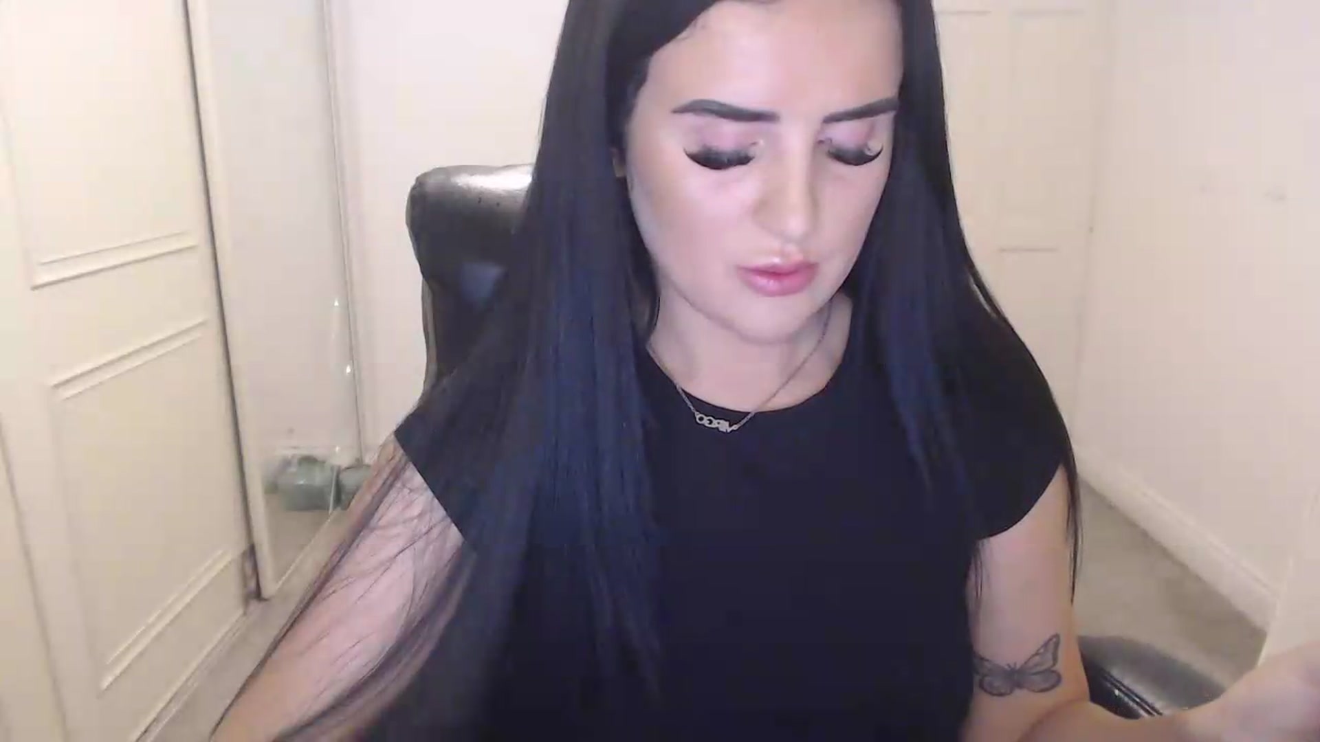 Gallery image thumbnail from Crystal_MFC's myfreecams stream on, 06/02/2026, 22:32 image 4 of 20