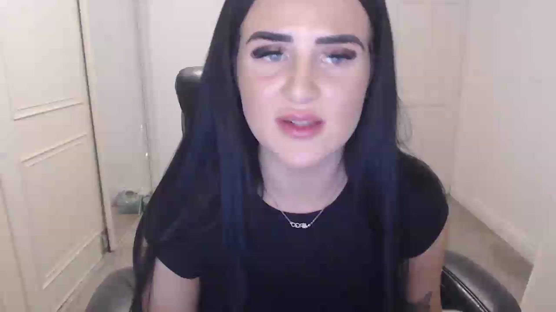 Gallery image thumbnail from Crystal_MFC's myfreecams stream on, 06/02/2026, 22:32 image 15 of 20